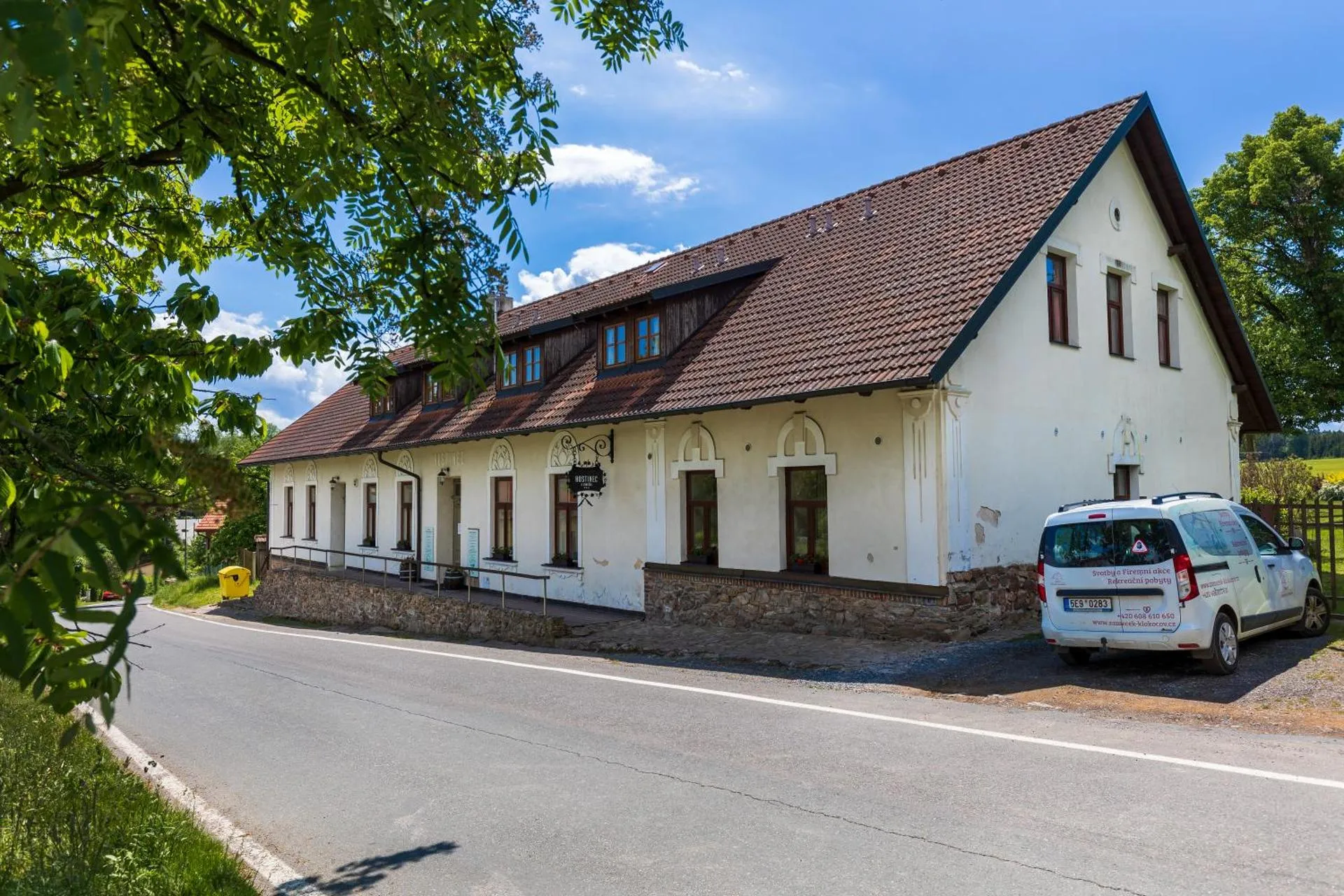 Dog Friendly Hotel $Klokočov - $Hostinec u Zámečku Klokočov