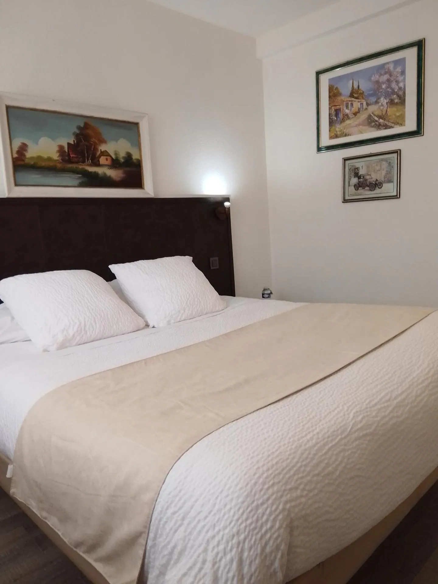 Dog Friendly Hotel $Donzère - $Logis Drom'sud Hotel