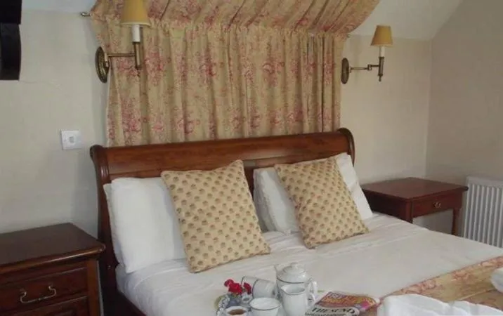 Dog Friendly Bed and breakfast $Aughrim - $Meath Arms Country Inn