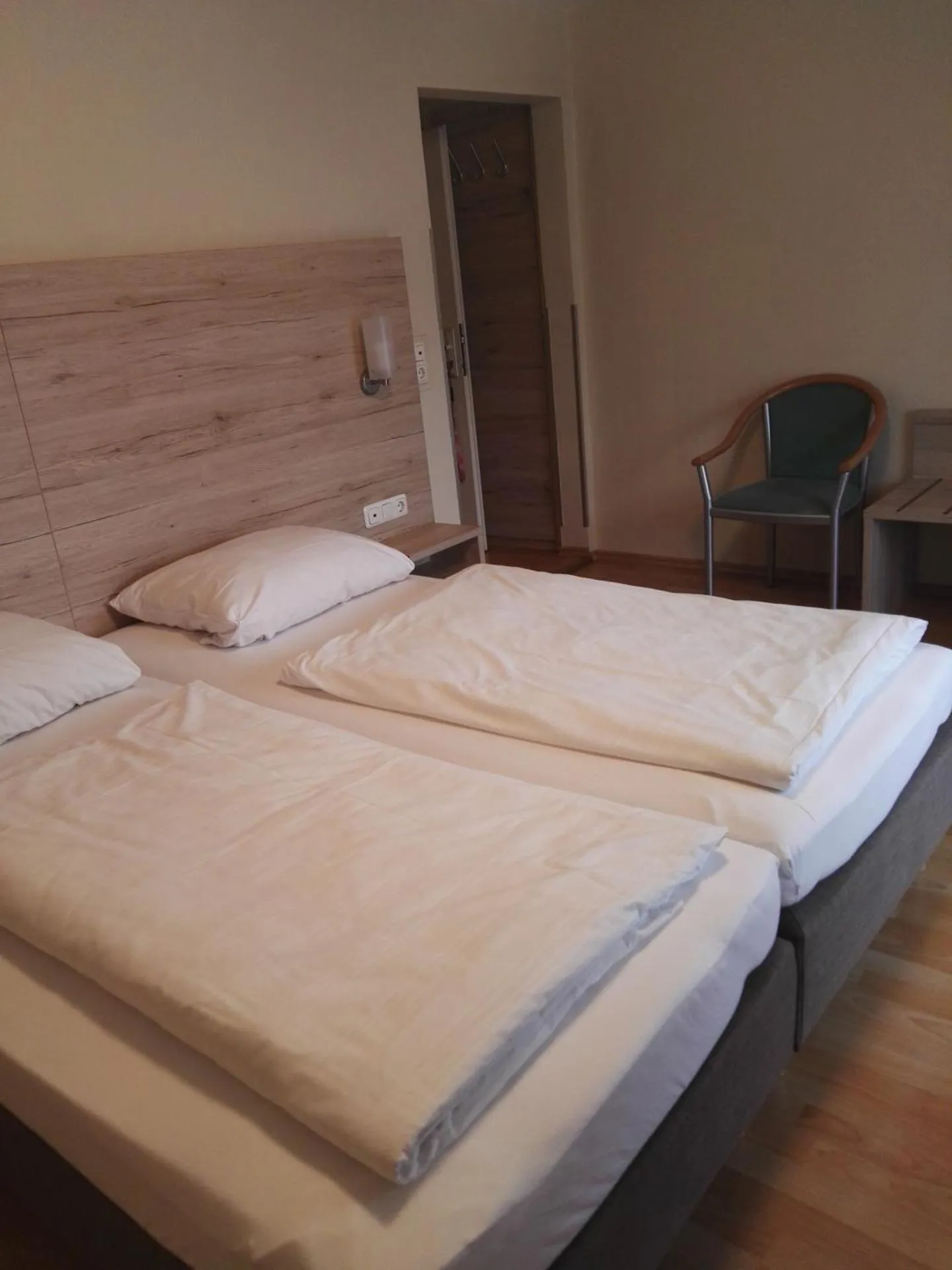 Dog Friendly Hotel $Brunnthal - $Hotel Gasthof Momm