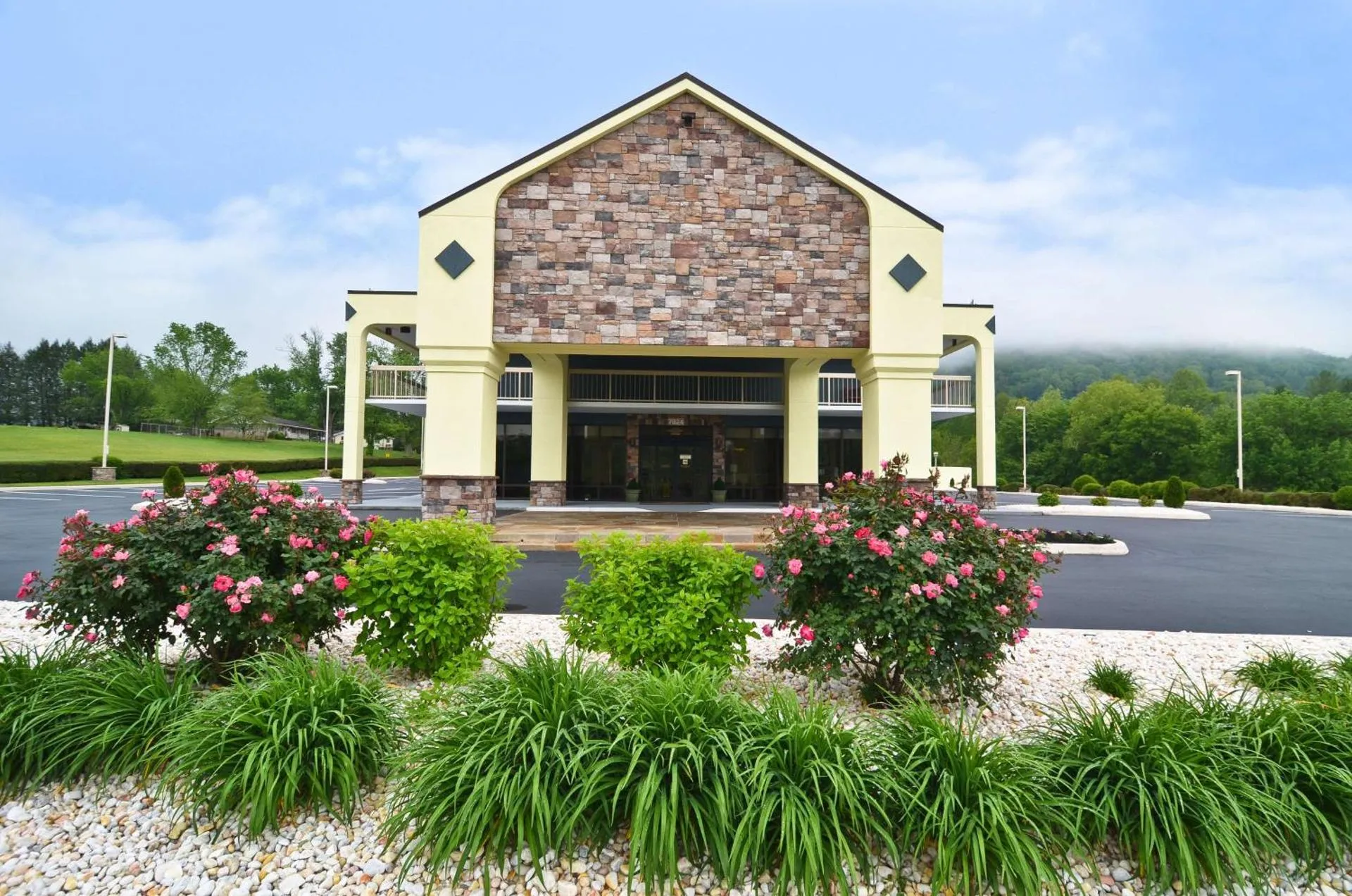 Dog Friendly Hotel $Townsend - $Best Western Cades Cove Inn