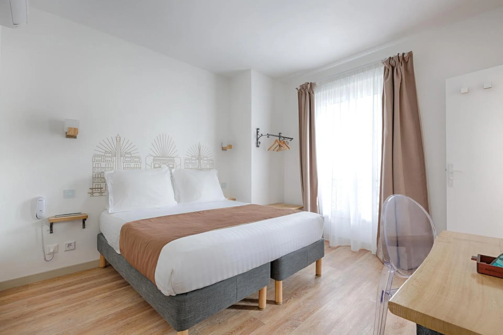 Dog Friendly Hotel $Paris - $Hôtel Korner Etoile
