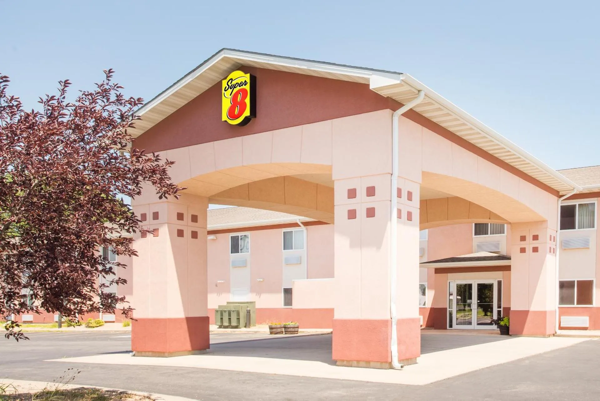 Super 8 by Wyndham Iola KS