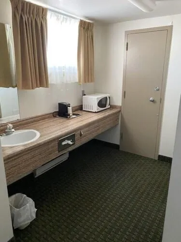 Ramada by Wyndham Thunder Bay Airlane Hotel