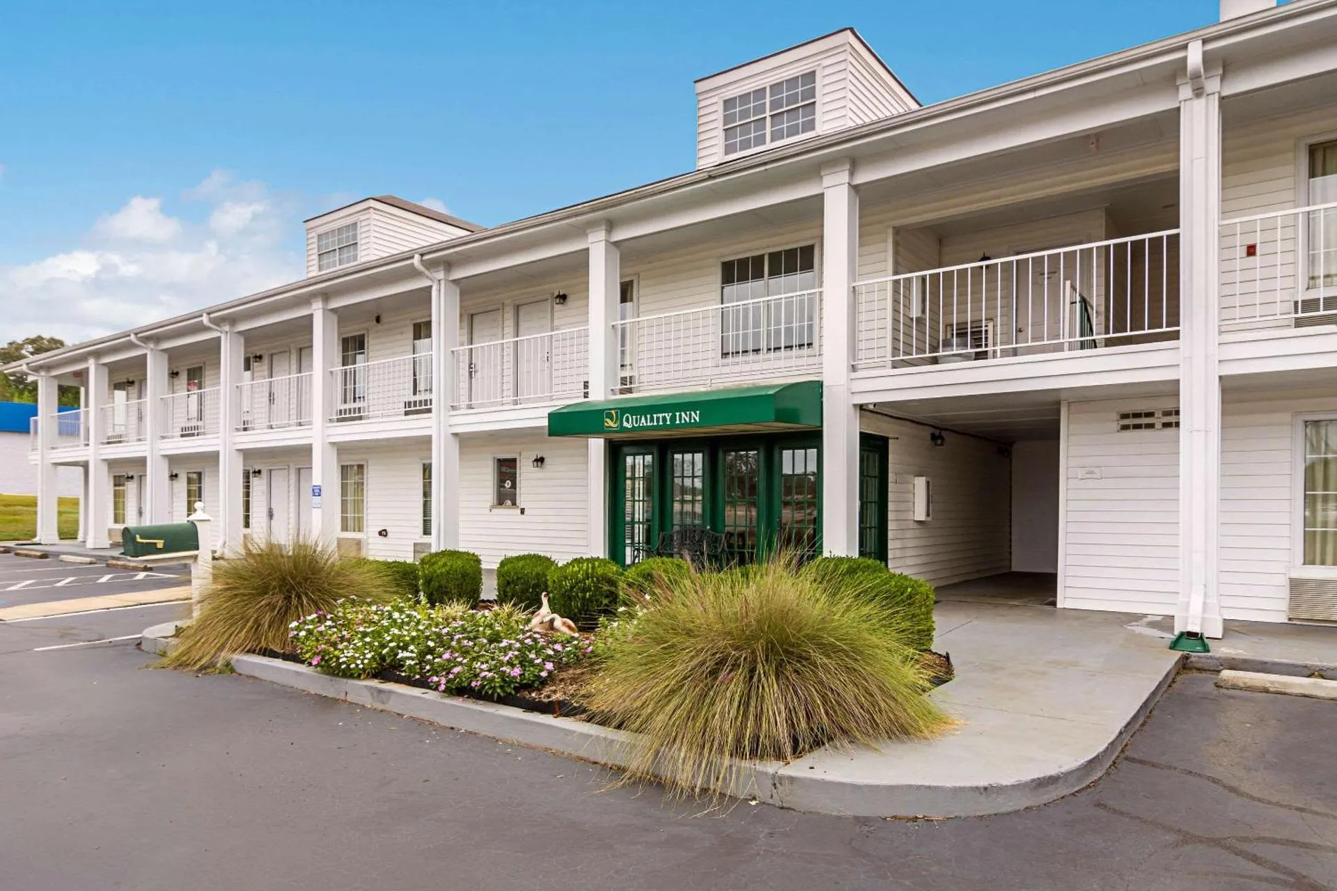 Dog Friendly Hotel $Thomaston - $Quality Inn Thomaston