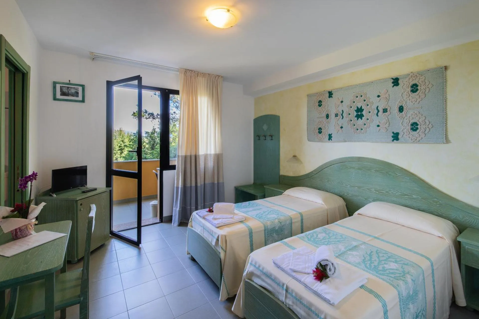Dog Friendly Hotel $Porto Pino - $Hotel Cala Dei Pini