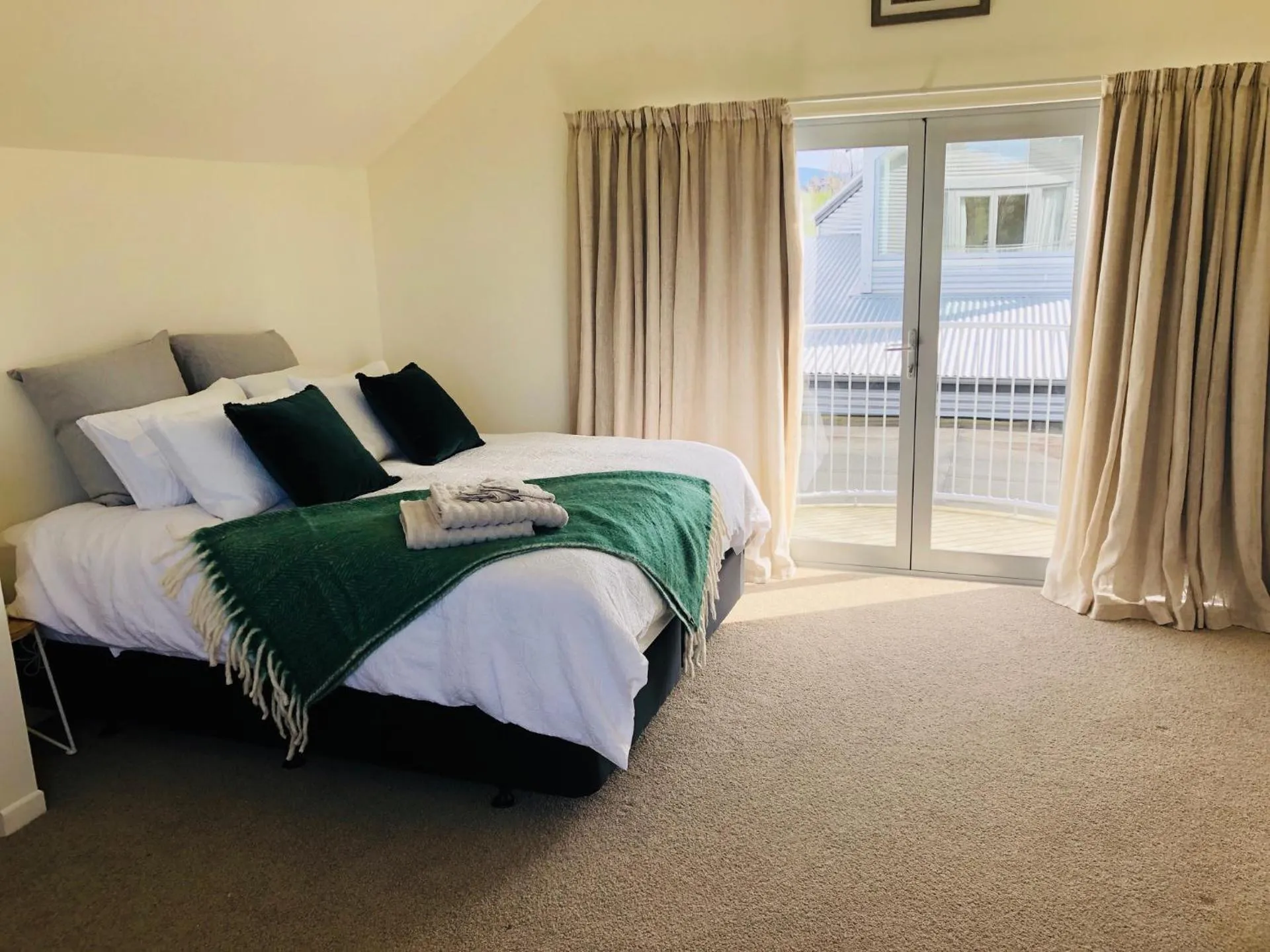 Dog Friendly Bed and breakfast $Masterton - $Le Grá Vineyard and Winery