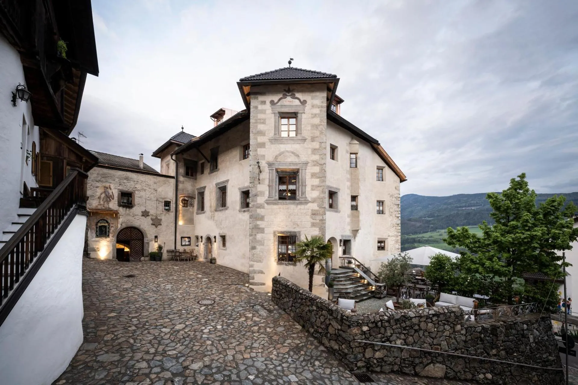 Dog Friendly Hotel $Villandro - $Hotel Ansitz Steinbock