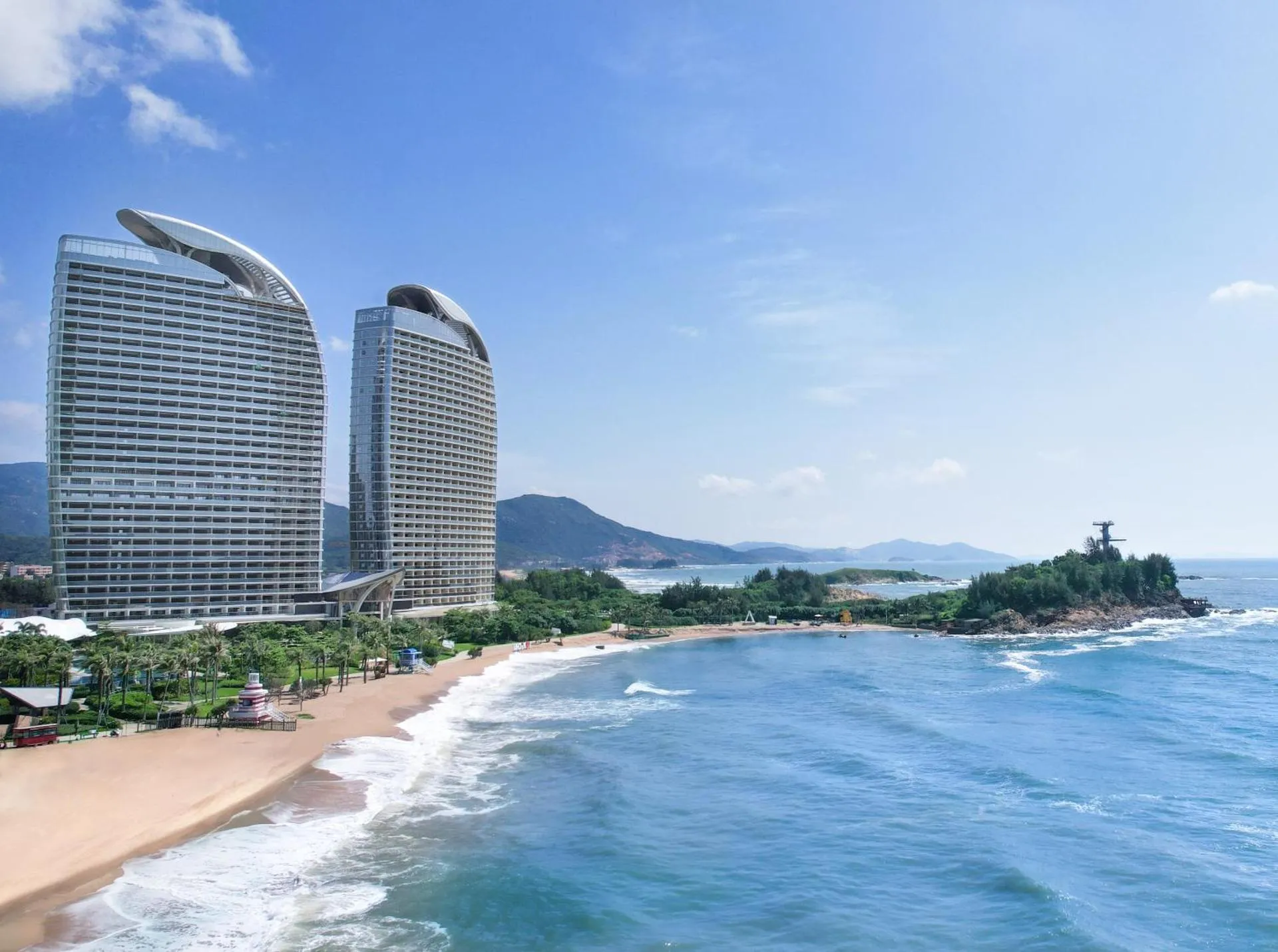 Silver Crystal Resort By RìChū Hotel