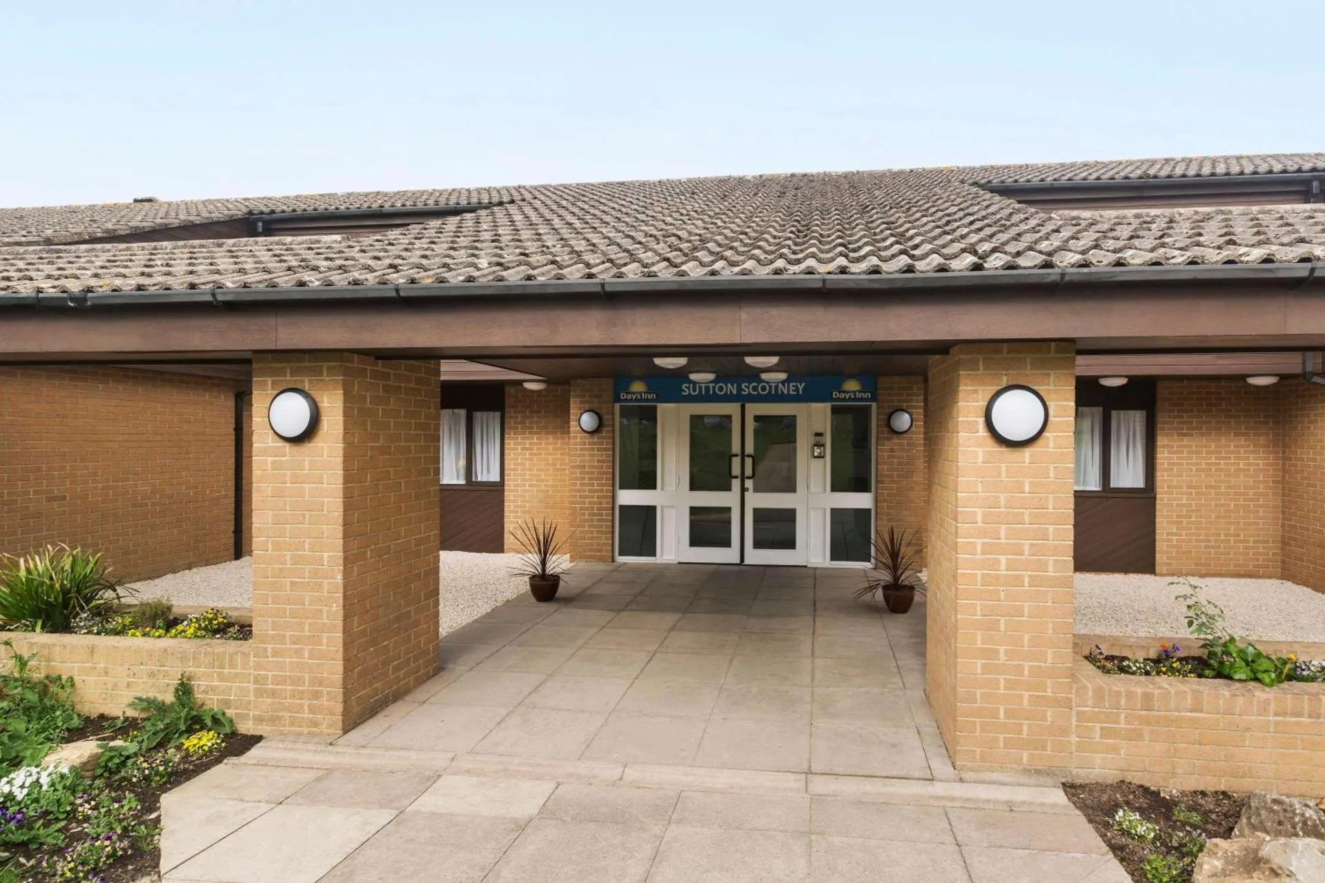 Dog Friendly Hotel $Sutton Scotney - $Days Inn Sutton Scotney South