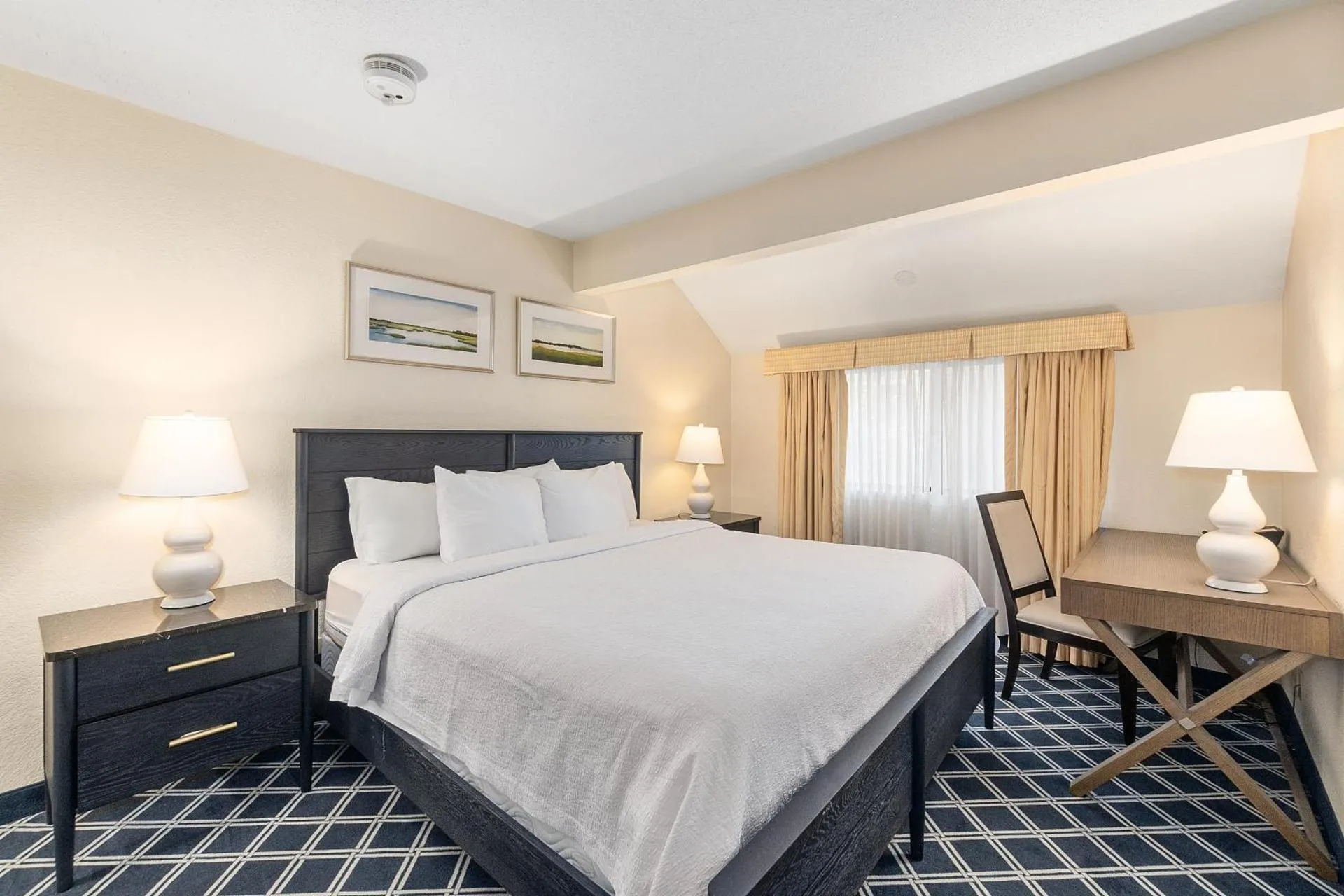 Dog Friendly Hotel $Merrimack - $Residences at Daniel Webster
