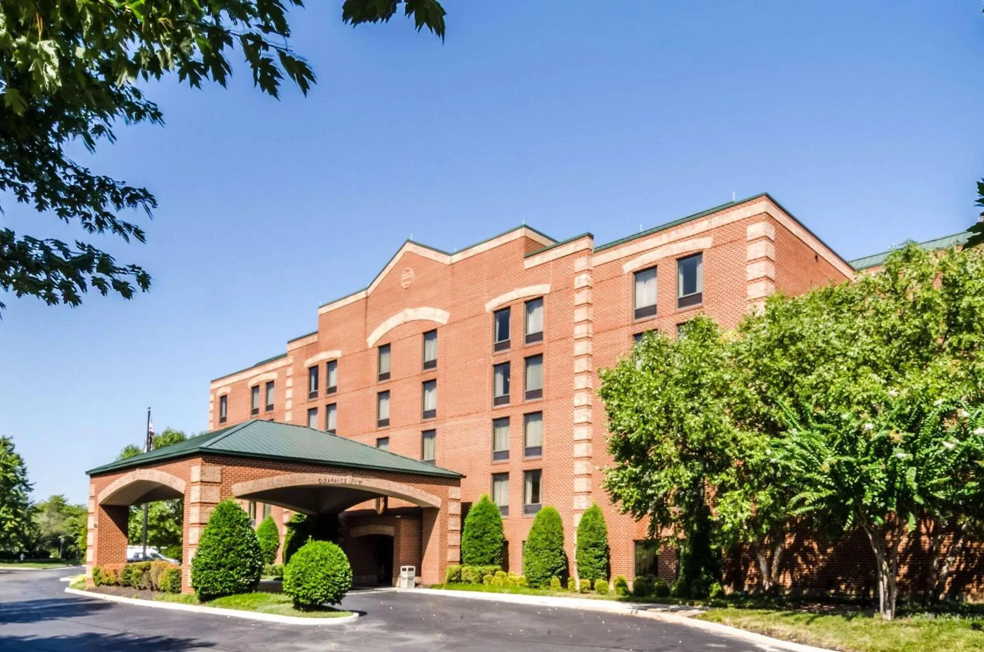 Dog Friendly Hotel $Broad Meadows - $Comfort Suites Innsbrook - Short Pump