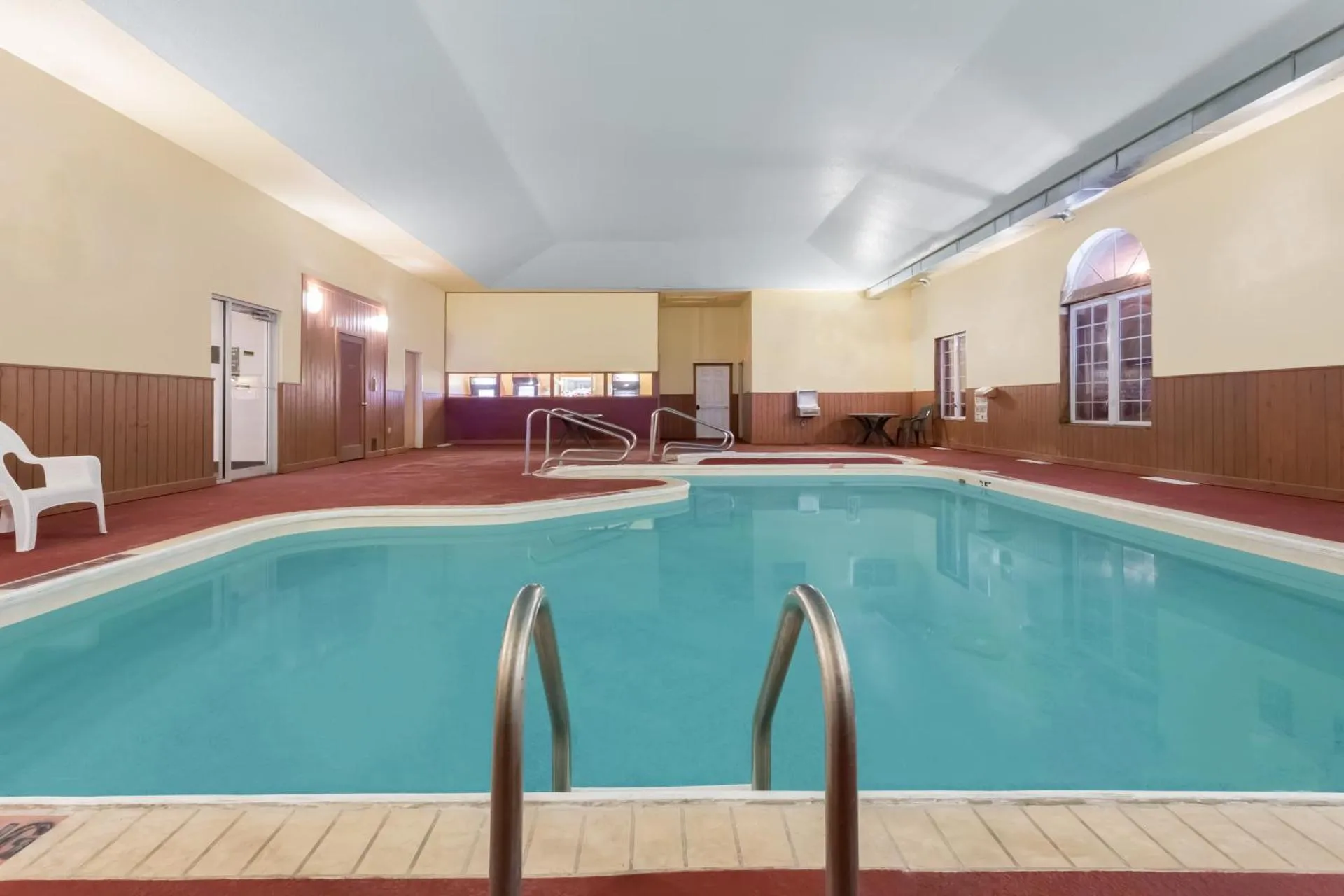 Dog Friendly Hotel $Eagle River - $Super 8 by Wyndham Eagle River