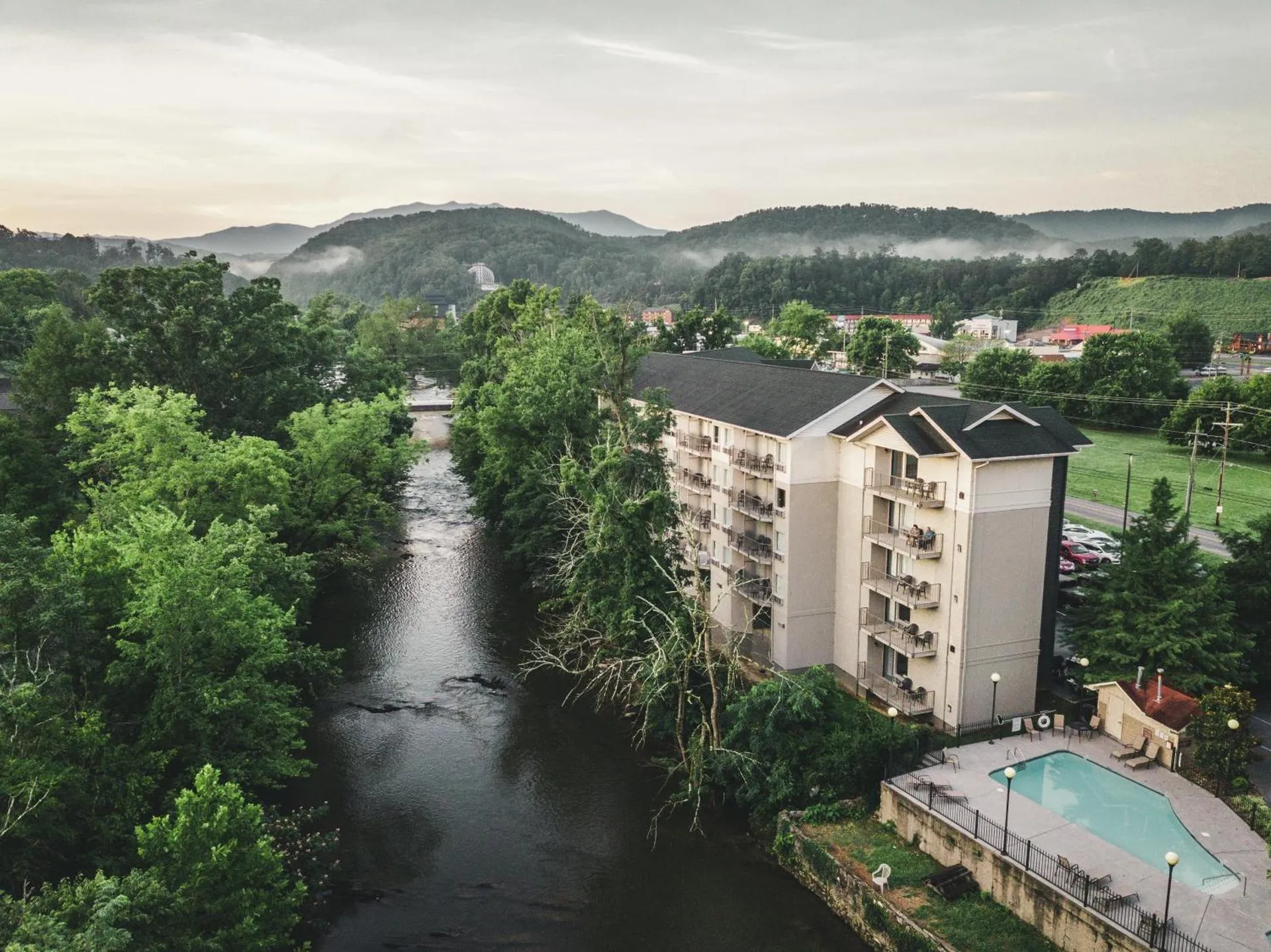 Dog Friendly Hotel $Pigeon Forge - $Twin Mountain Inn & Suites