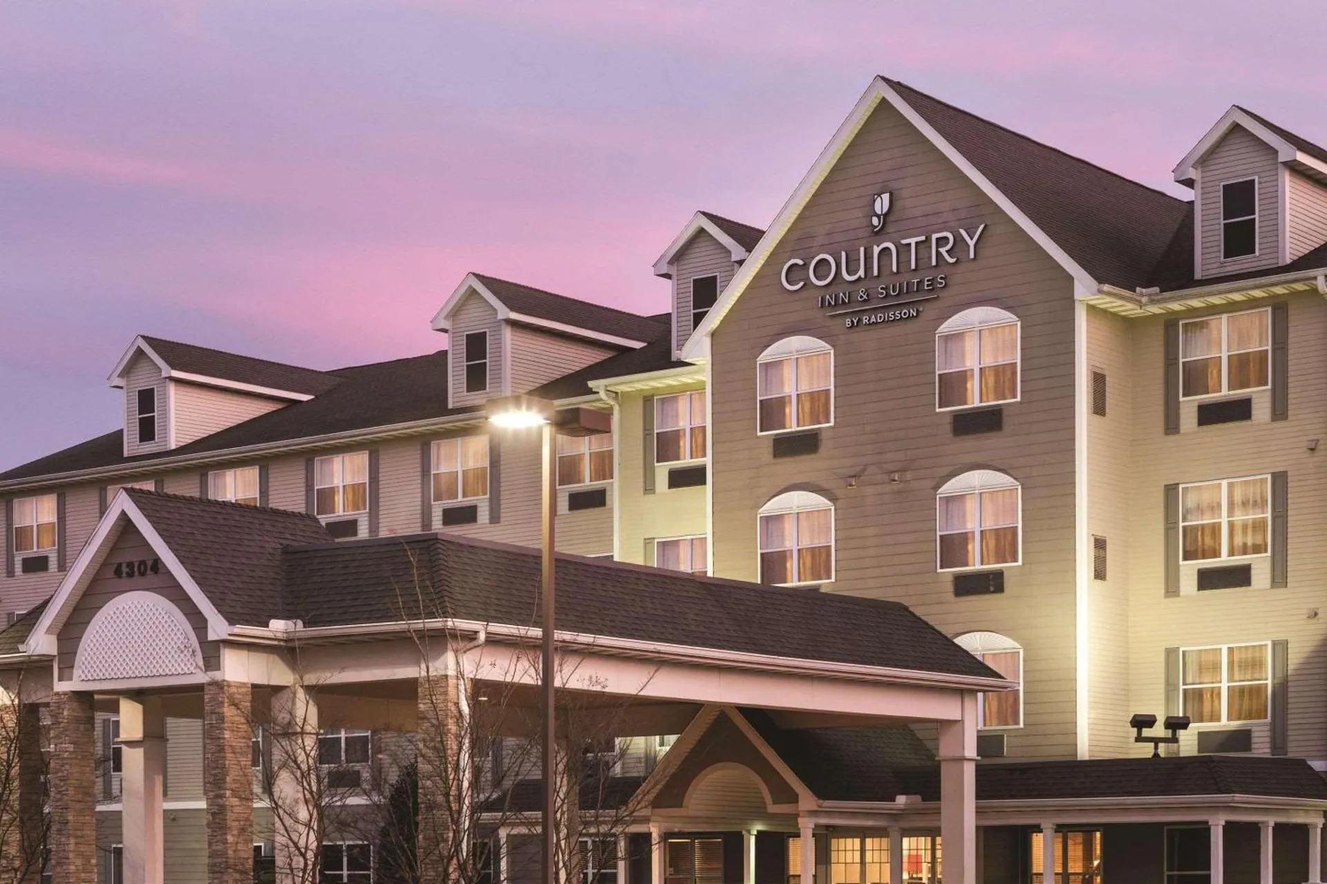 Dog Friendly Hotel $Rogers - $Country Inn & Suites by Radisson, Bentonville South - Rogers, AR
