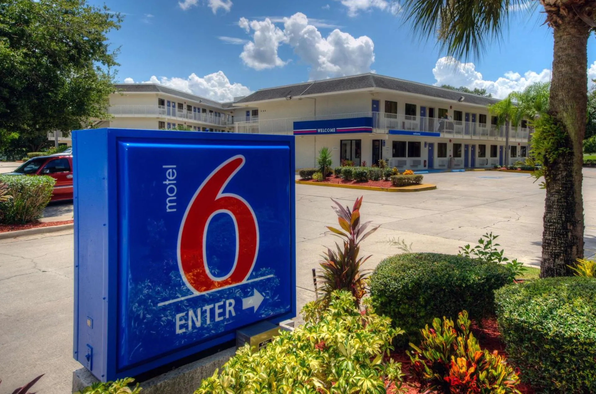 Dog Friendly Hotel $Bradenton - $Motel 6-Bradenton, FL