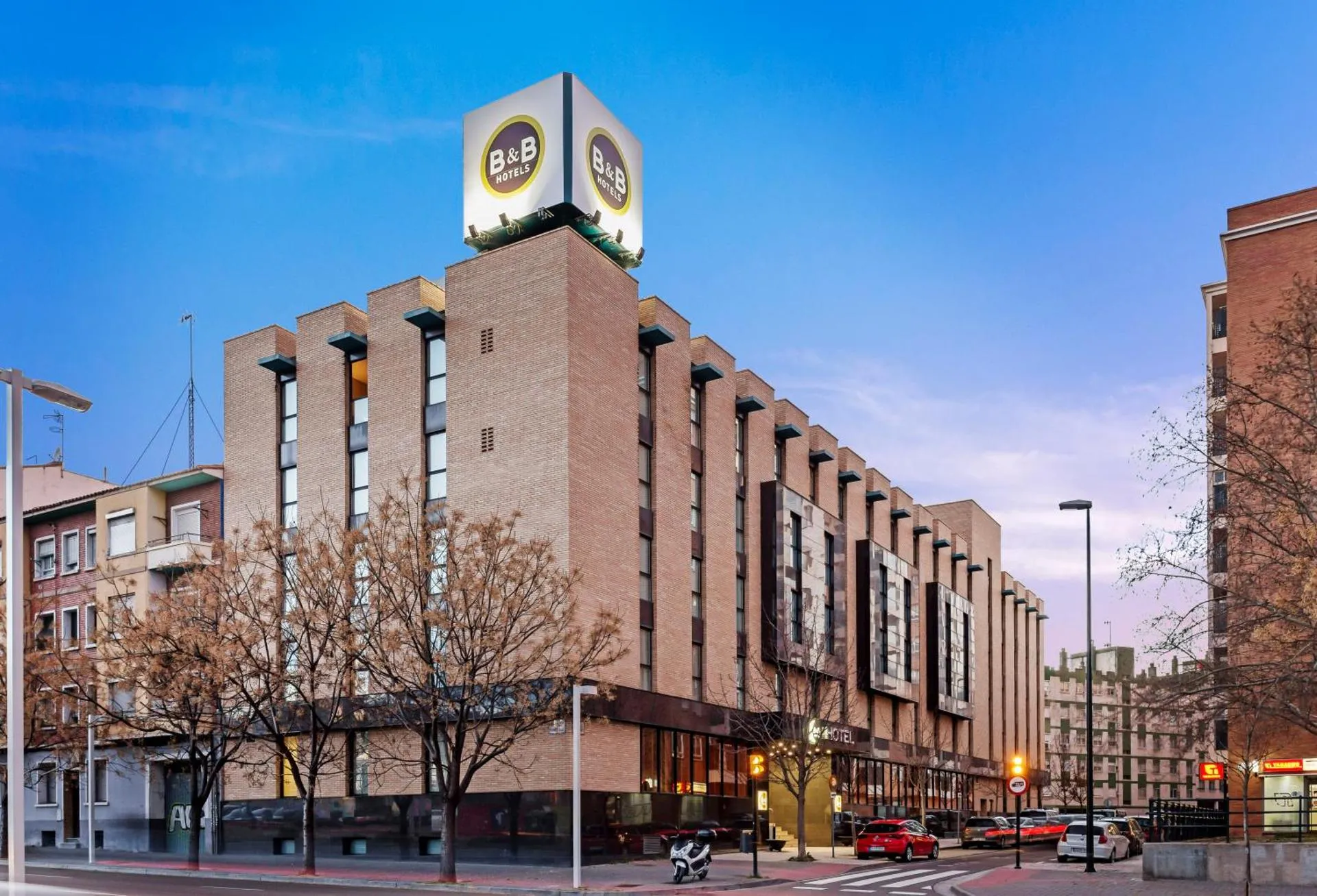 Dog Friendly Hotel $Zaragoza - $B&B Hotel Zaragoza Los Enlaces Estación