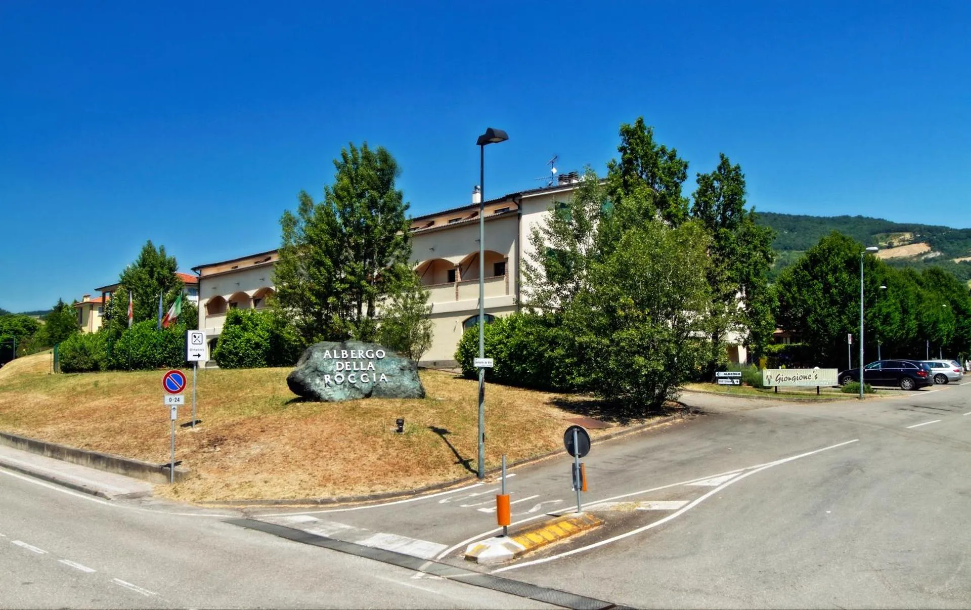 Dog Friendly Hotel $Varano deʼ Melegari - $Albergo Della Roccia