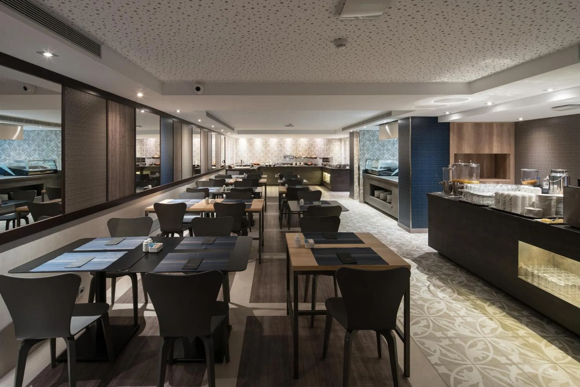 Dog Friendly Hotel $Barcelona - $Catalonia Park Güell