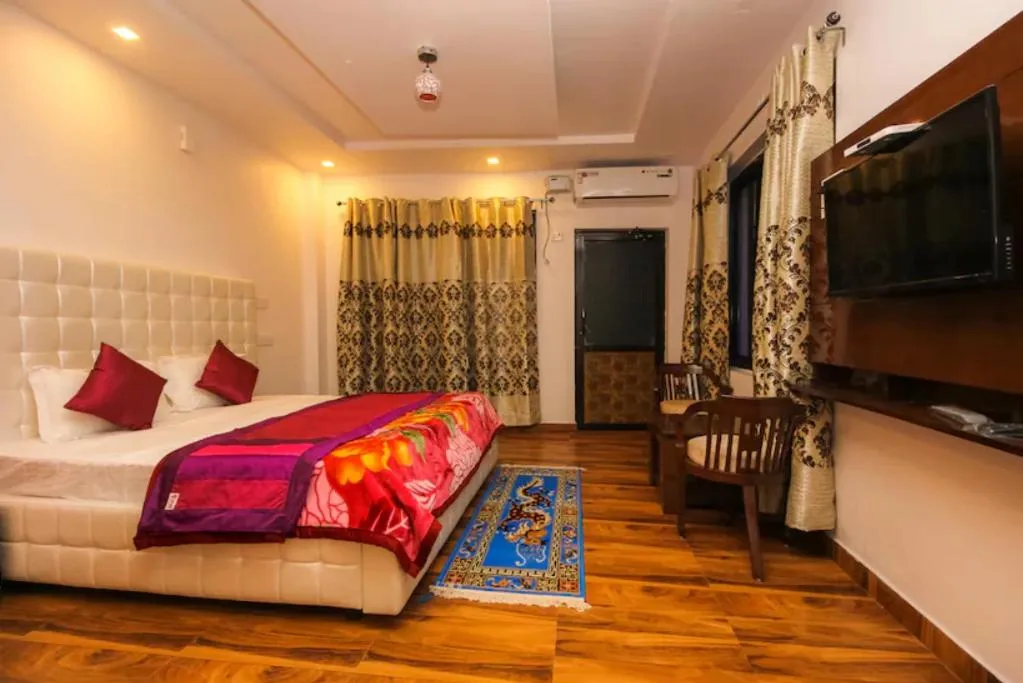 Hotel The Vilage Residency