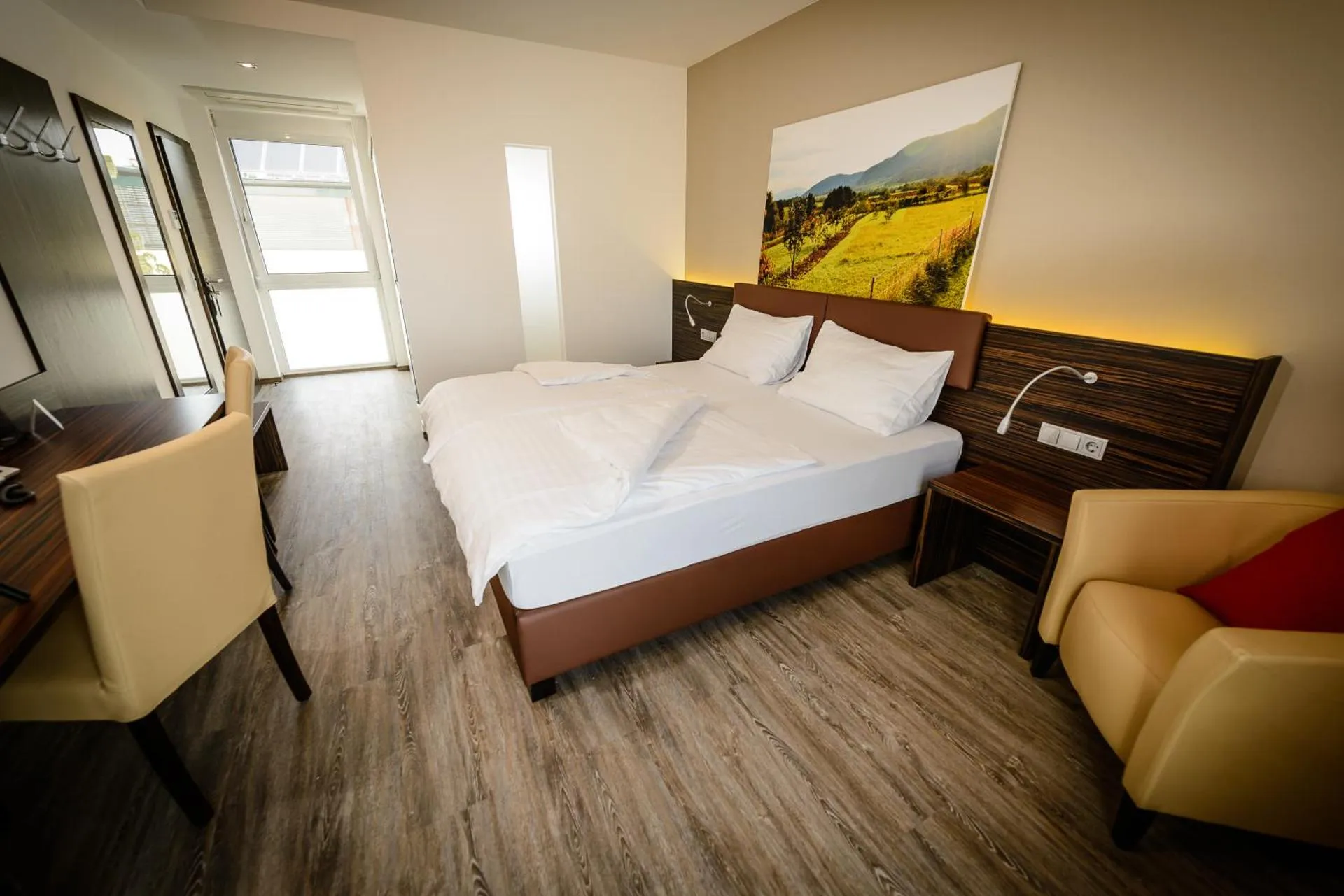 Dog Friendly Hotel $Weikersdorf am Steinfelde - $Zum Dorfmeister Wirt
