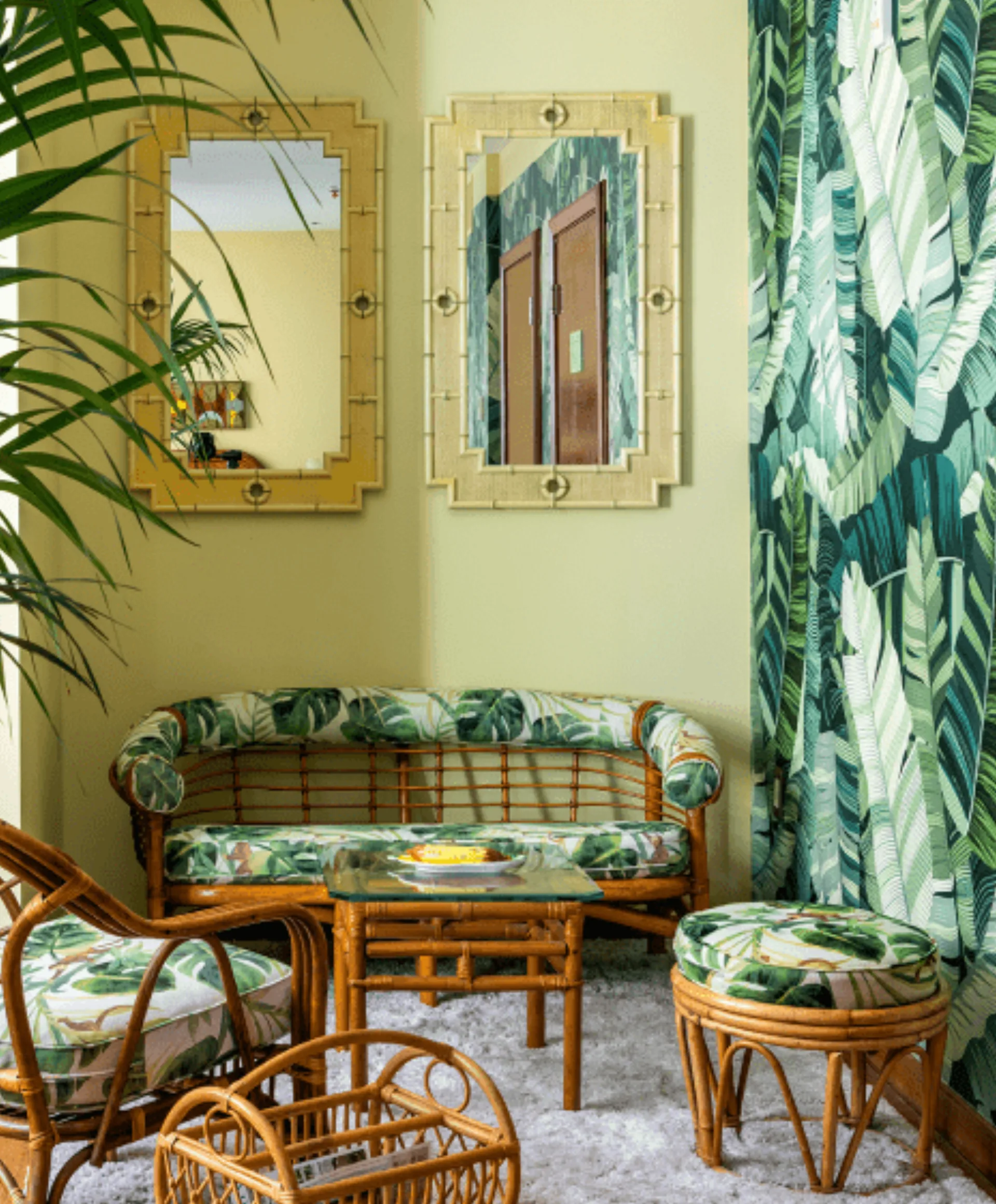 Pelican Hotel interior
