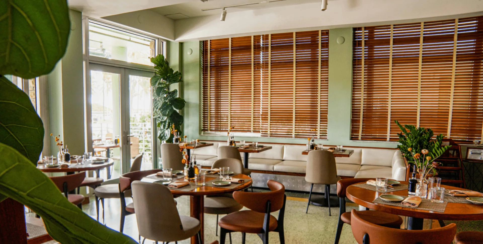 Pelican Hotel interior