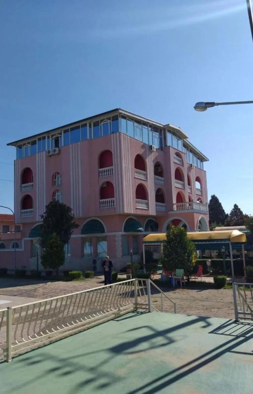 Dog Friendly Hotel $Shkodër - $Hotel Meteor