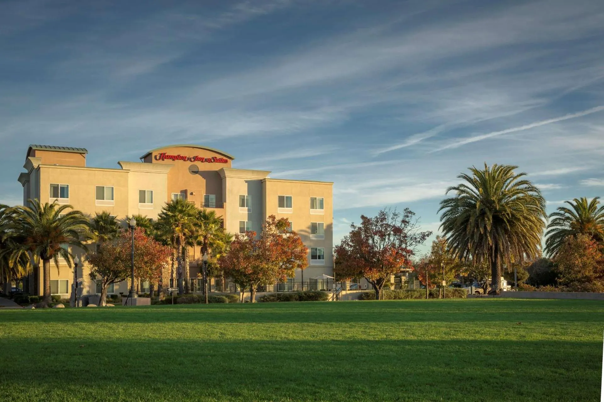 Dog Friendly Hotel $Suisun City - $Hampton Inn & Suites Suisun City Waterfront