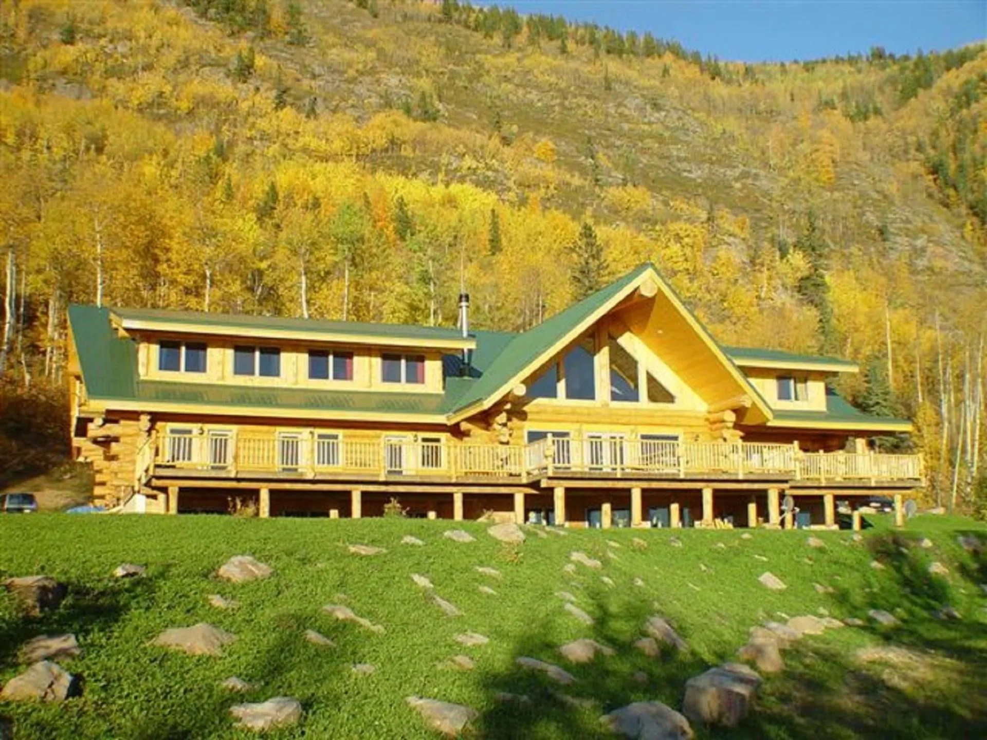 Williston Lake Resort, a dog friendly hotel in Hudson Hope