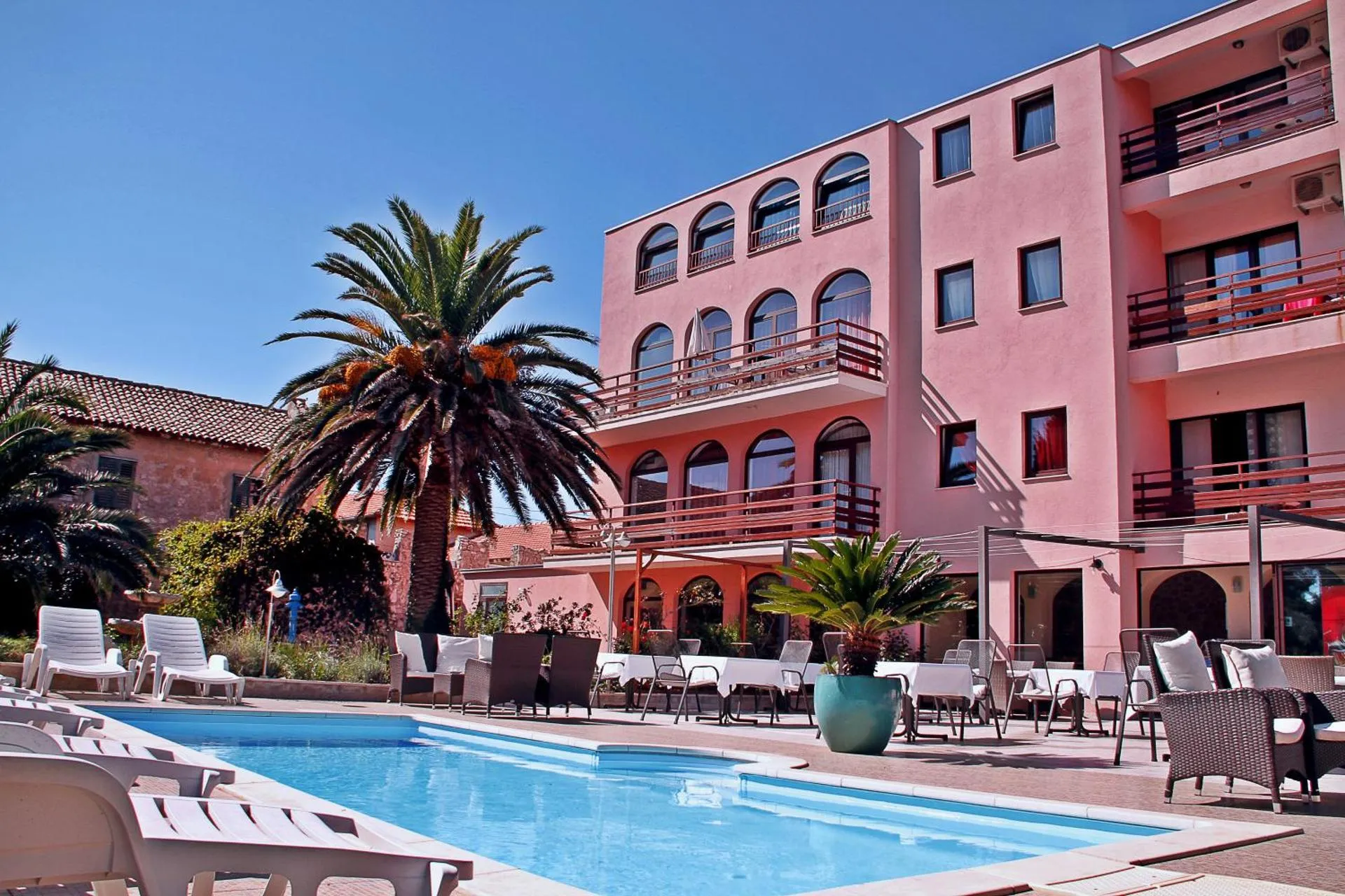 Dog Friendly Hotel $Ugljan - $Villa Stari Dvor