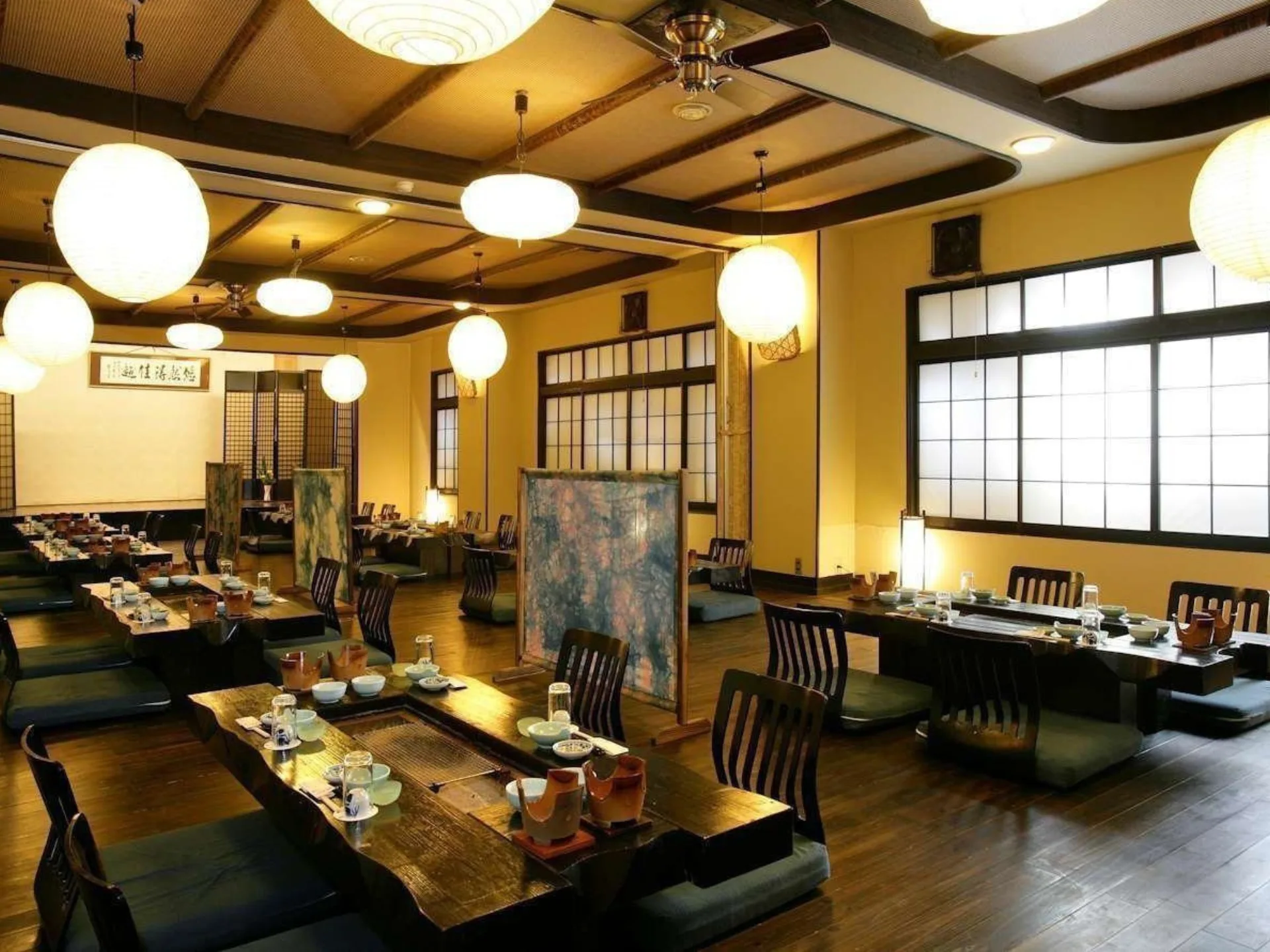 Sanyo Hotel interior