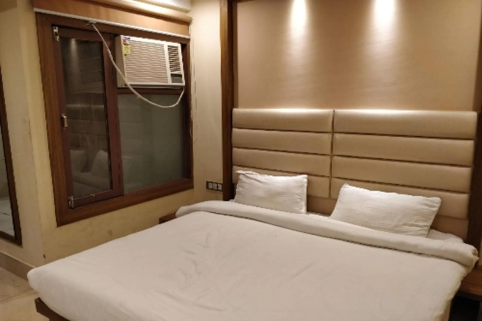 Capital O 81142 HOTEL PINK PARADISE