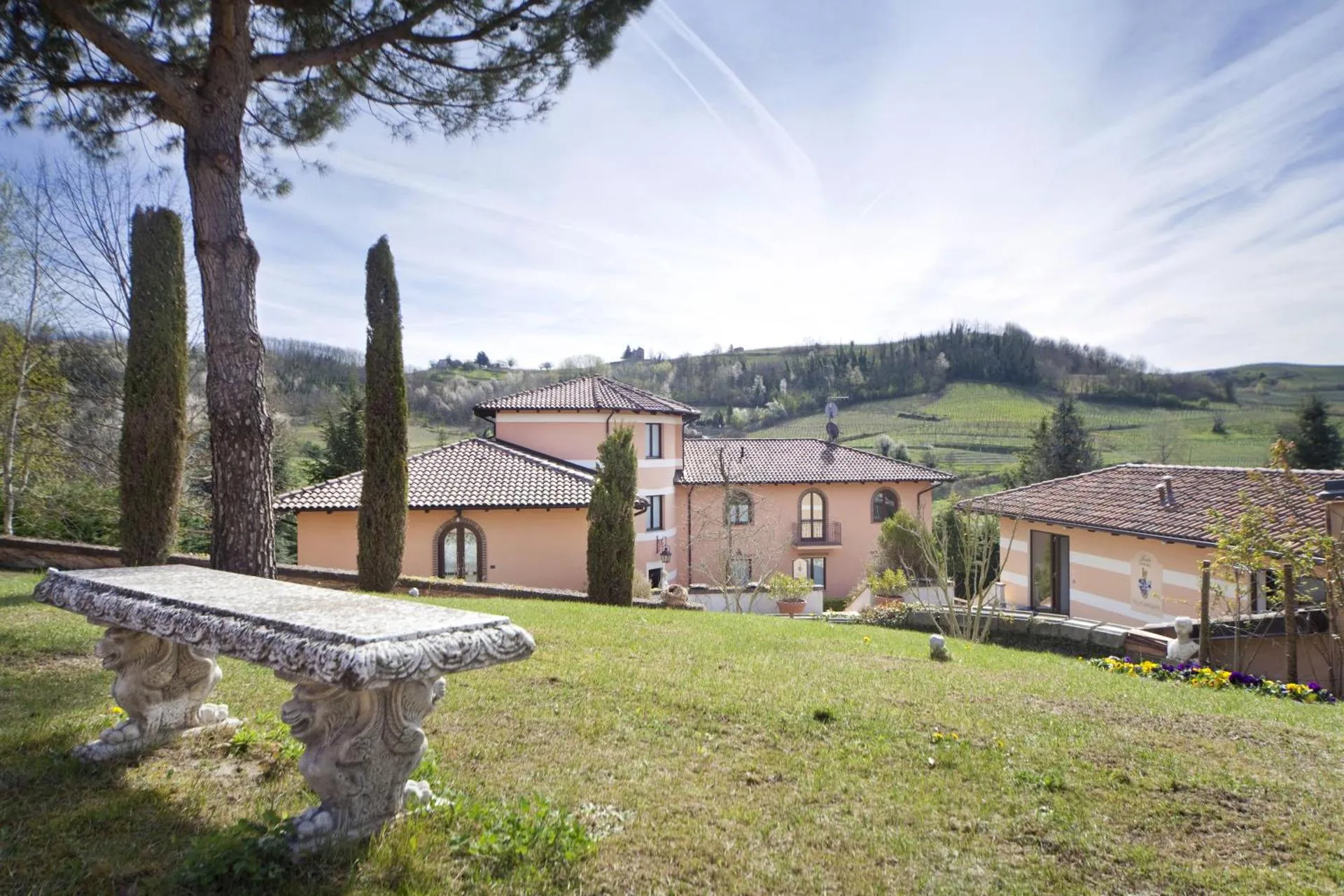 Dog Friendly Hotel $Castelletto Molina - $Villa Castelletto
