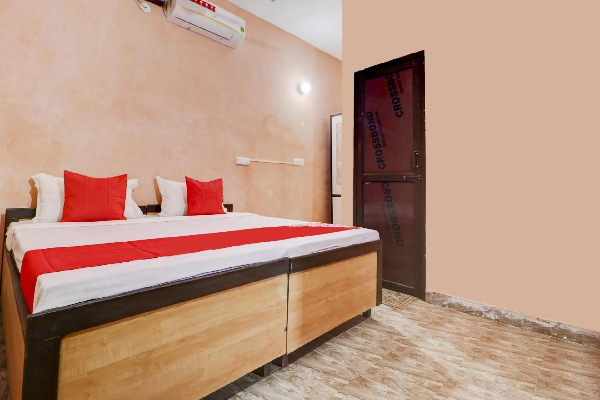 Dog Friendly Hotel $Rājpura - $OYO New Ess Ess Enterprises
