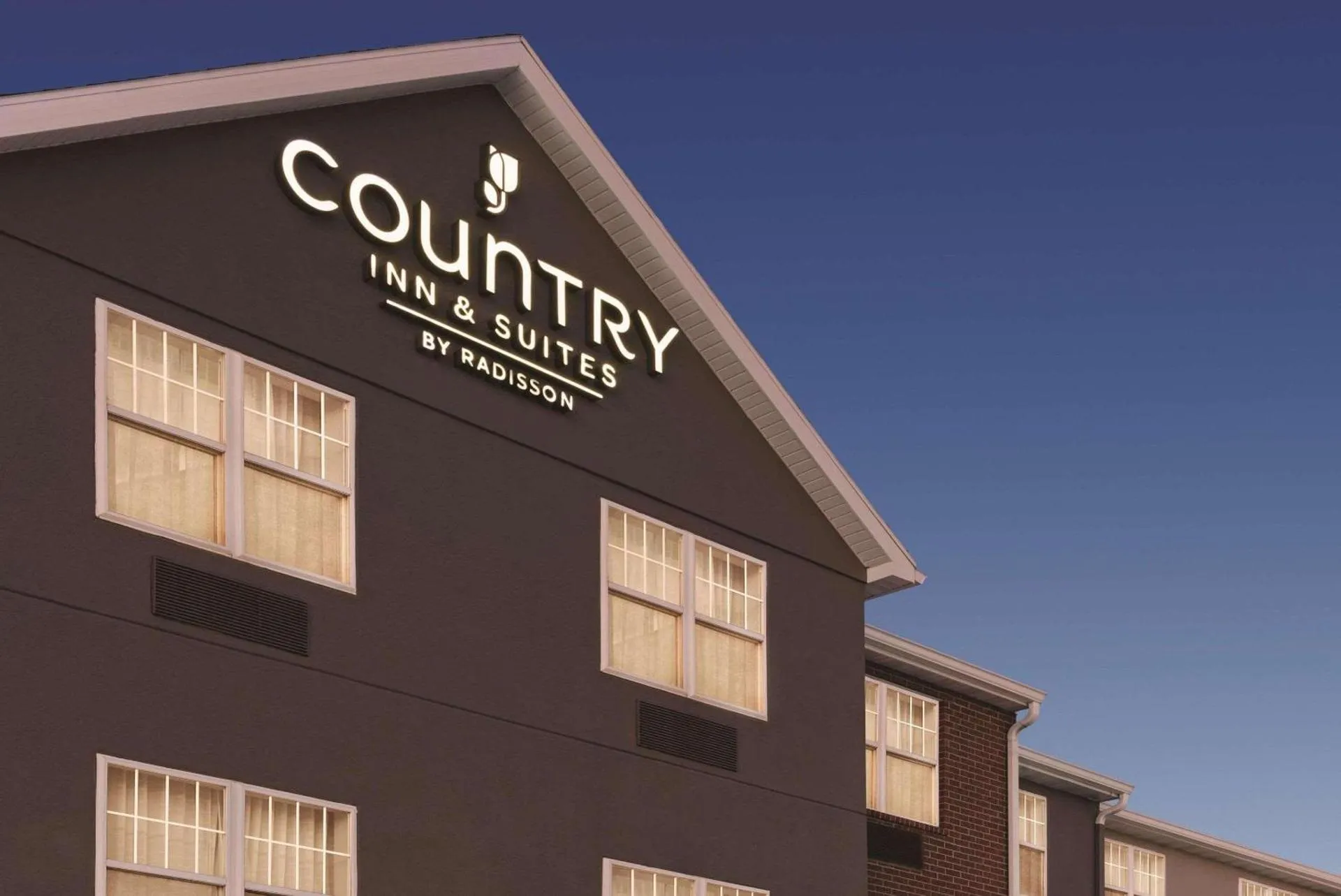 Dog Friendly Hotel $Dubuque - $Country Inn & Suites by Radisson, Dubuque, IA