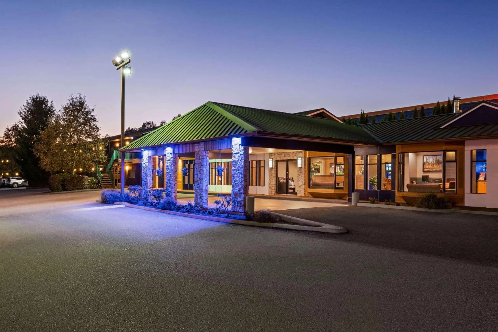 Dog Friendly Hotel $Abbotsford - $Travelodge by Wyndham Abbotsford Bakerview
