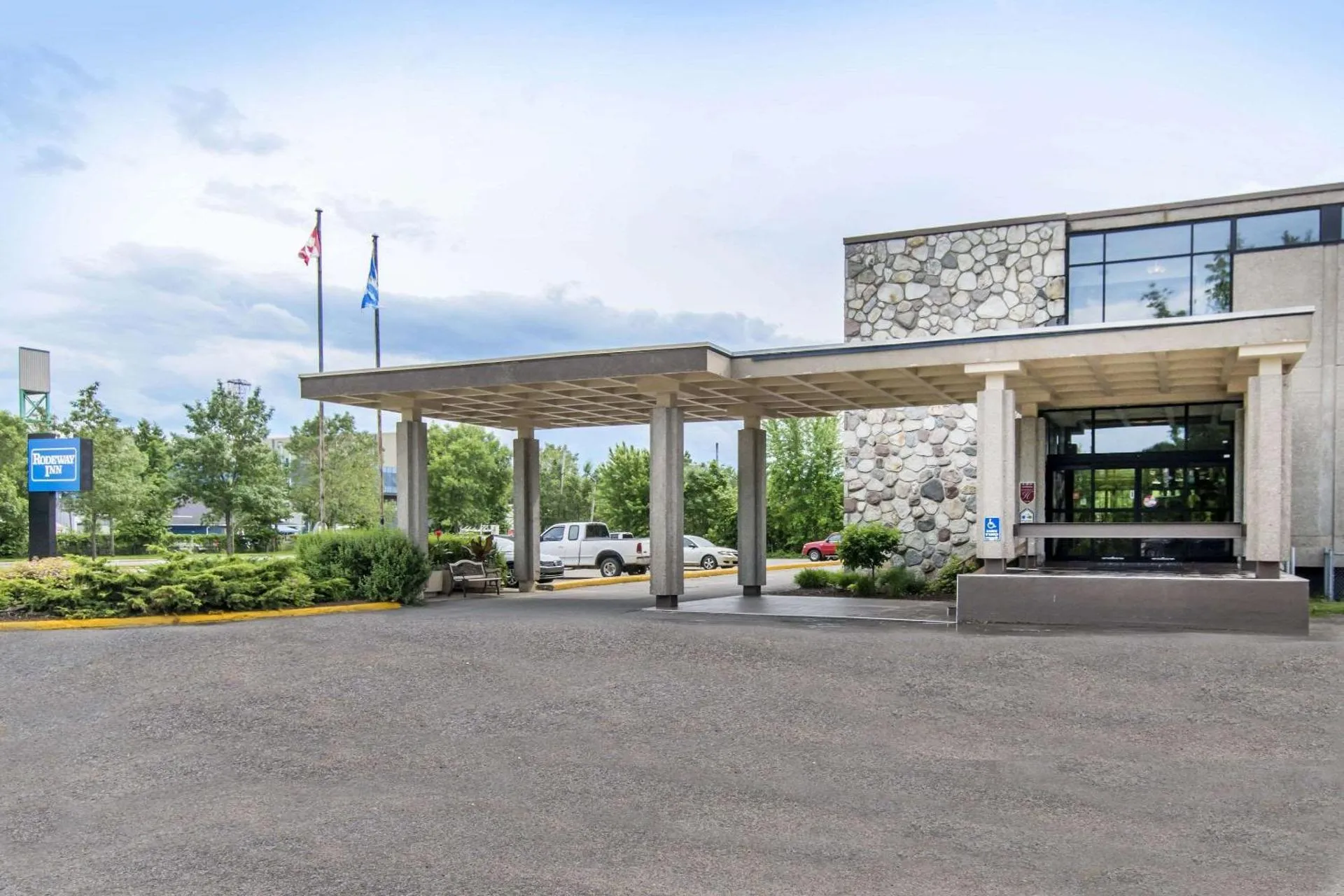 Dog Friendly Hotel $Trois-Rivières - $Travelodge by Wyndham Trois-Rivieres