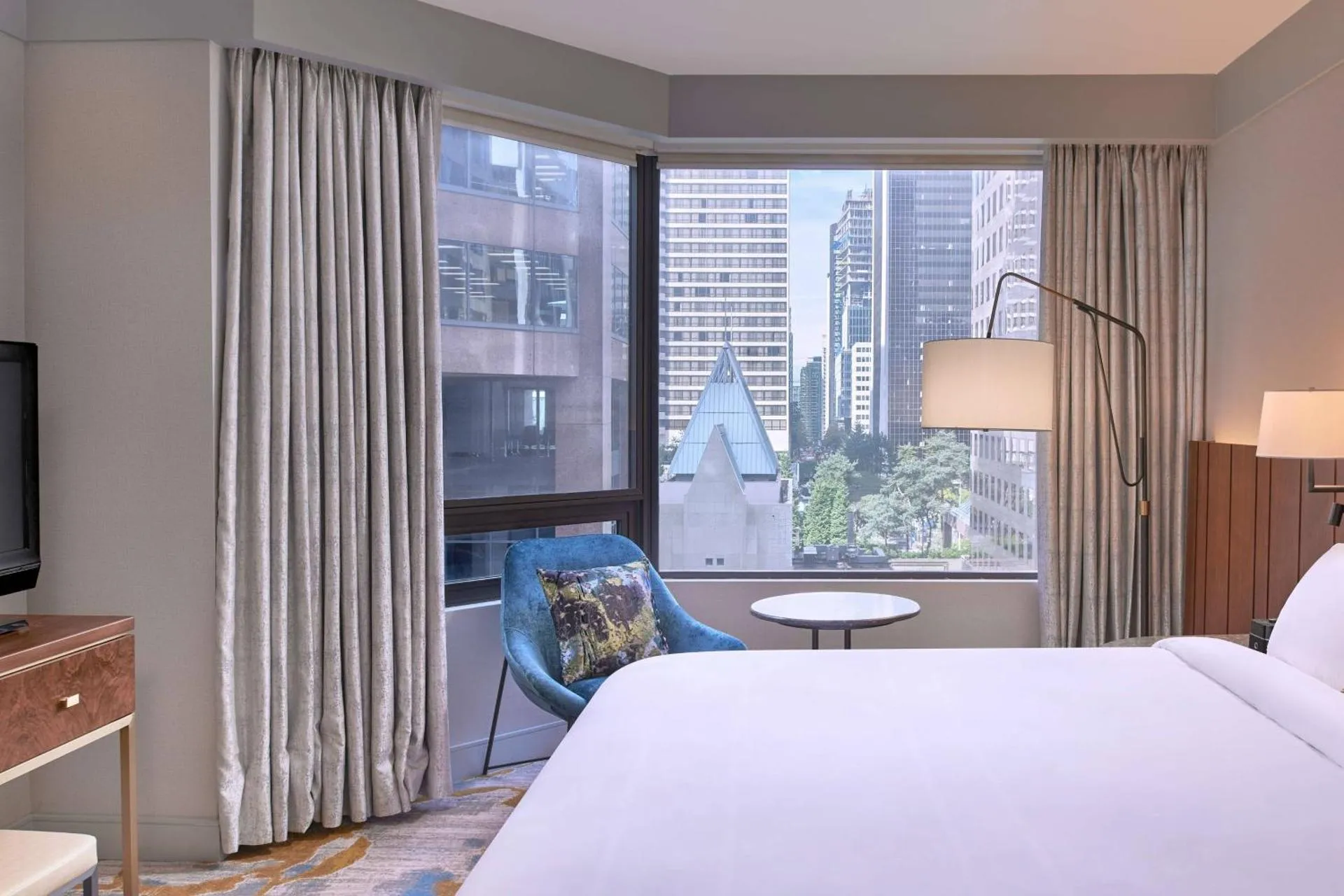 Dog Friendly Hotel $Vancouver - $Metropolitan Hotel Vancouver