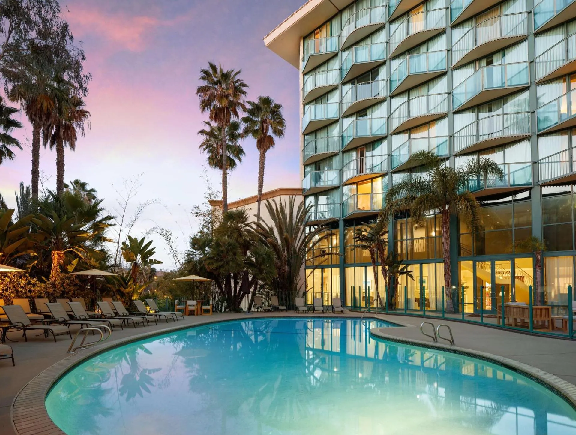 Dog Friendly Hotel $San Diego - $DoubleTree By Hilton San Diego Hotel Circle