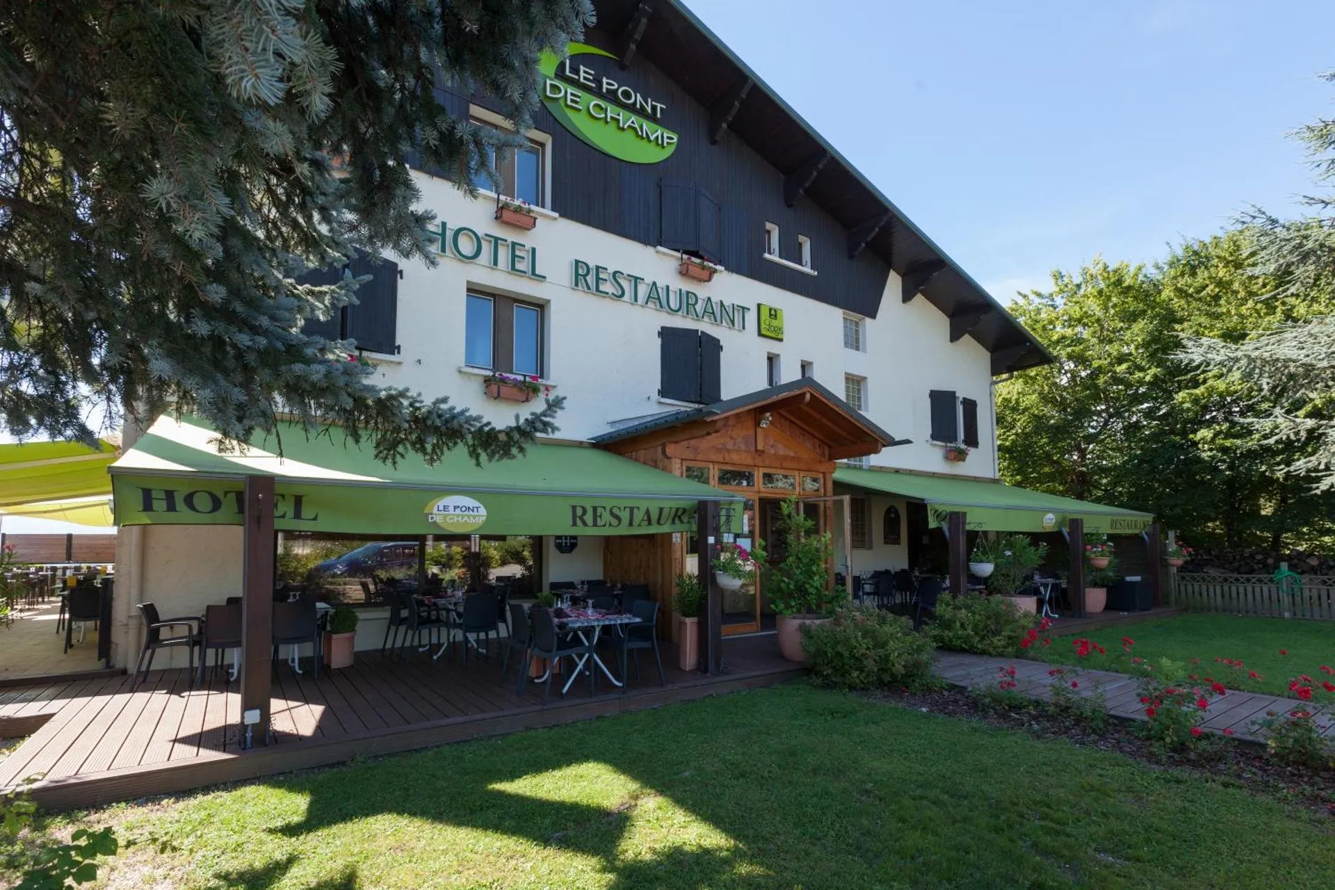 Dog Friendly Hotel $Beaucroissant - $Logis Le Pont de Champ