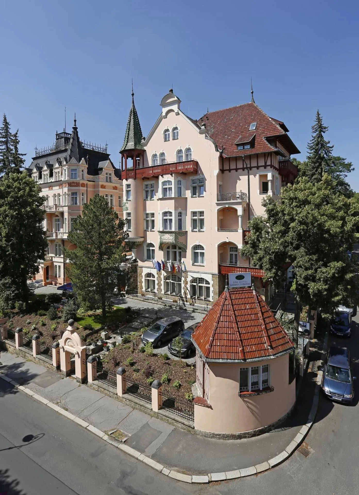 Dog Friendly Hotel $Karlovy Vary - $Lazensky Hotel Villa Smetana