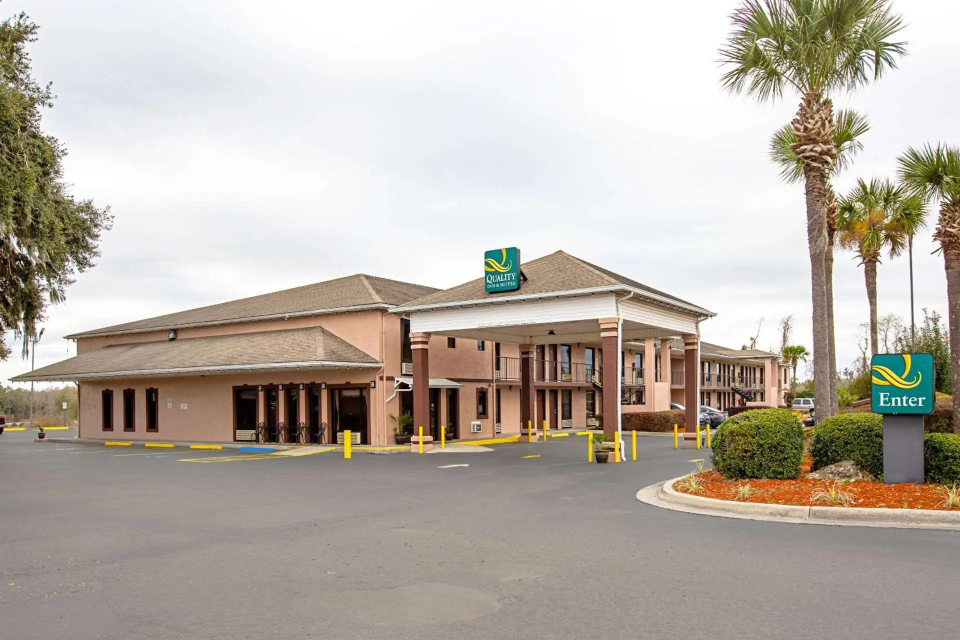 Dog Friendly Hotel $Live Oak - $Quality Inn & Suites