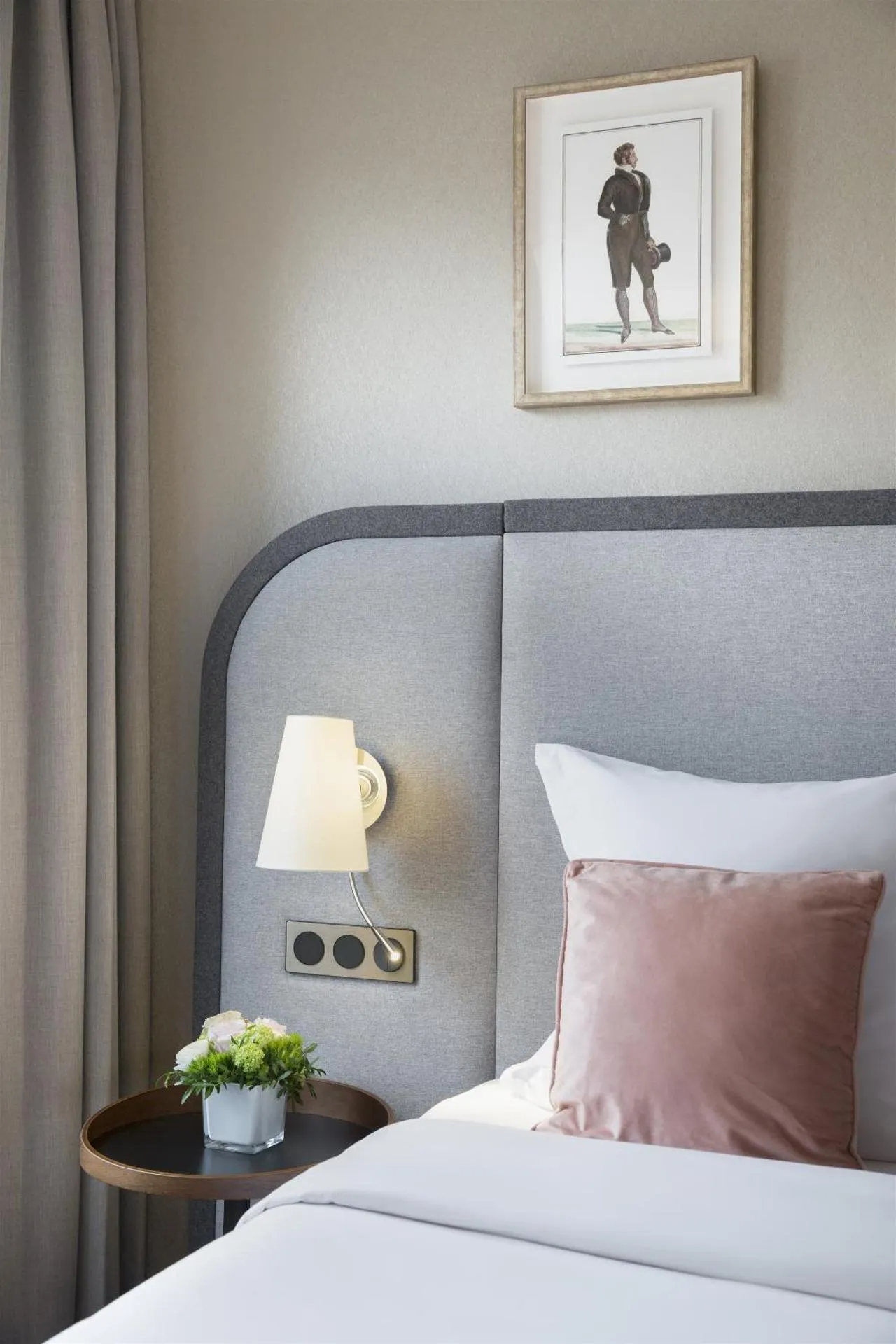 Dog Friendly Aparthotel $Lyon - $Warwick Reine Astrid - Lyon