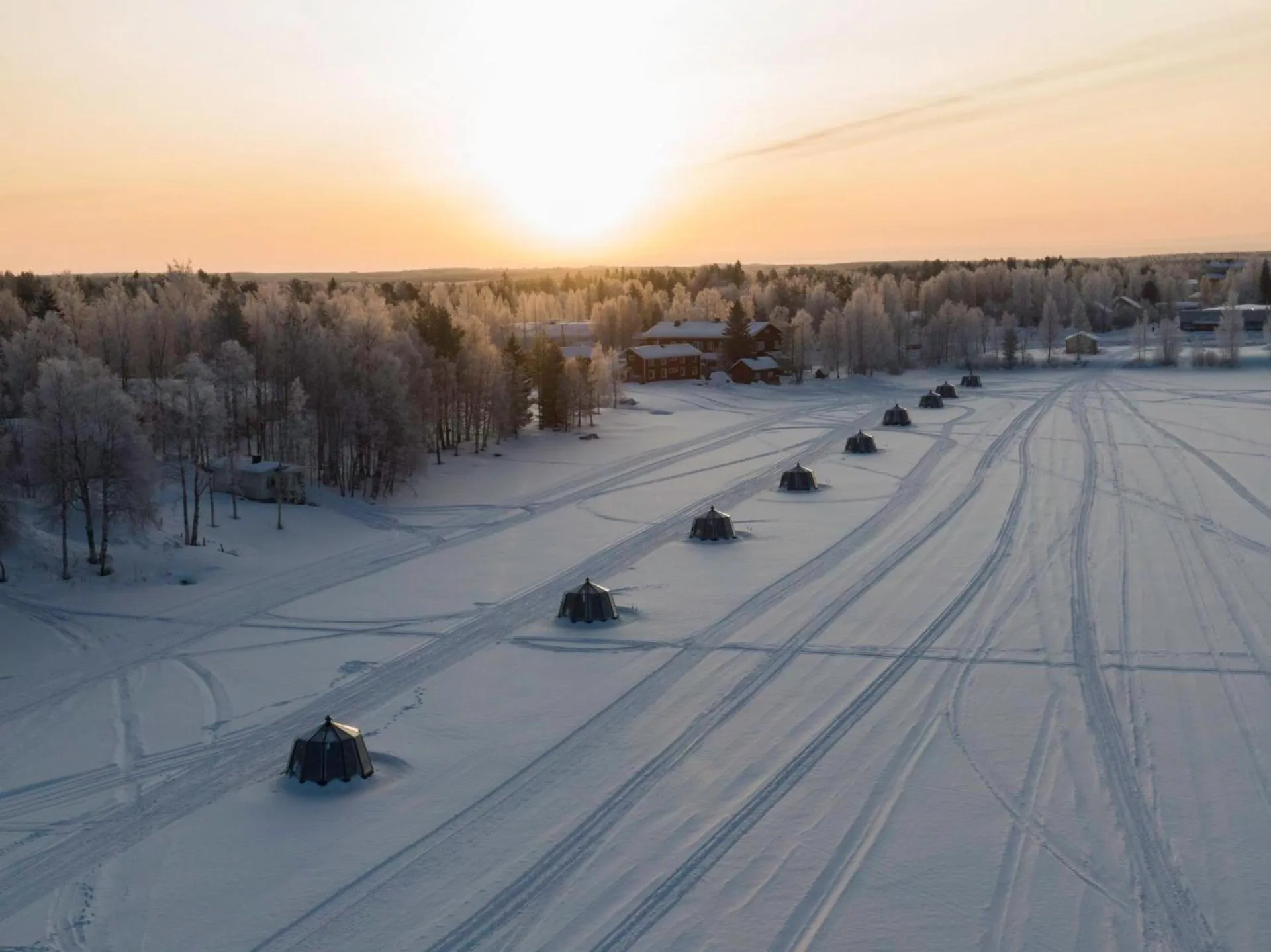 Arctic Guesthouse & Igloos