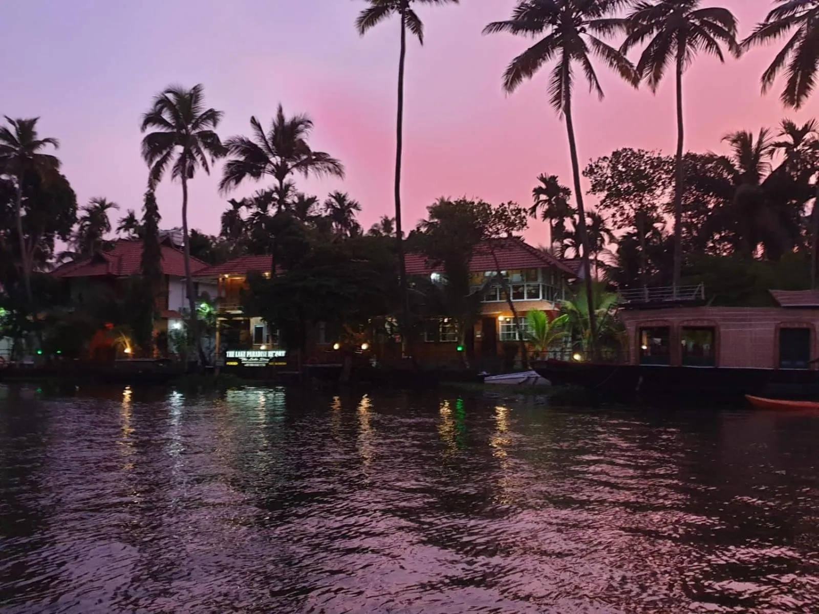 Lake Paradise Boutique Resort