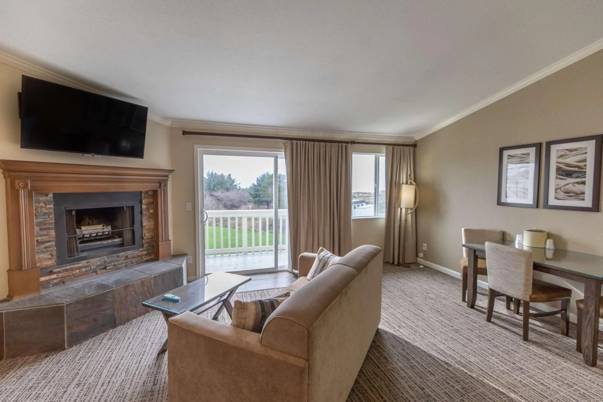 Dog Friendly Inn $Bandon - $Best Western Inn at Face Rock