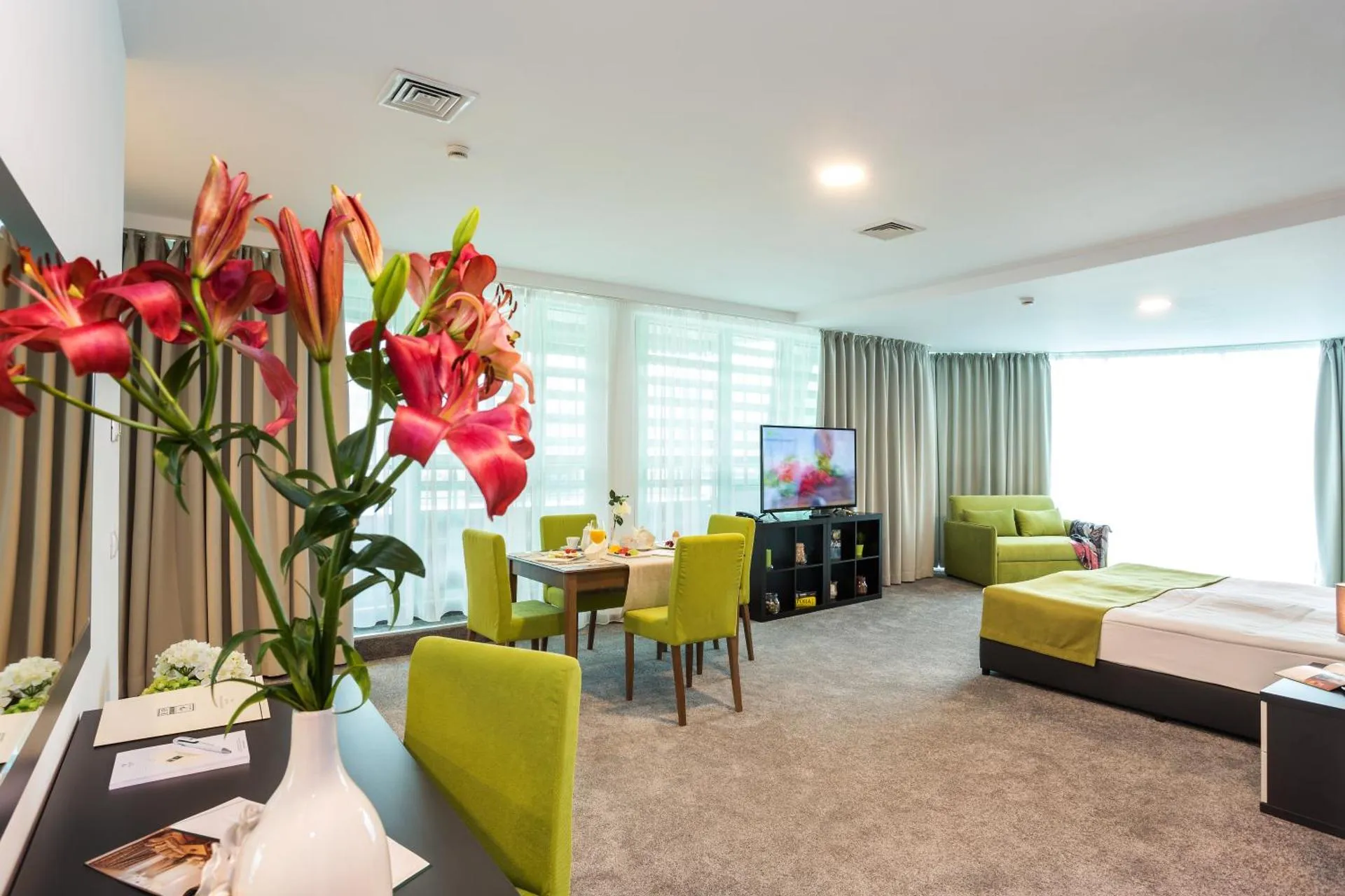Earth & People Hotel & SPA