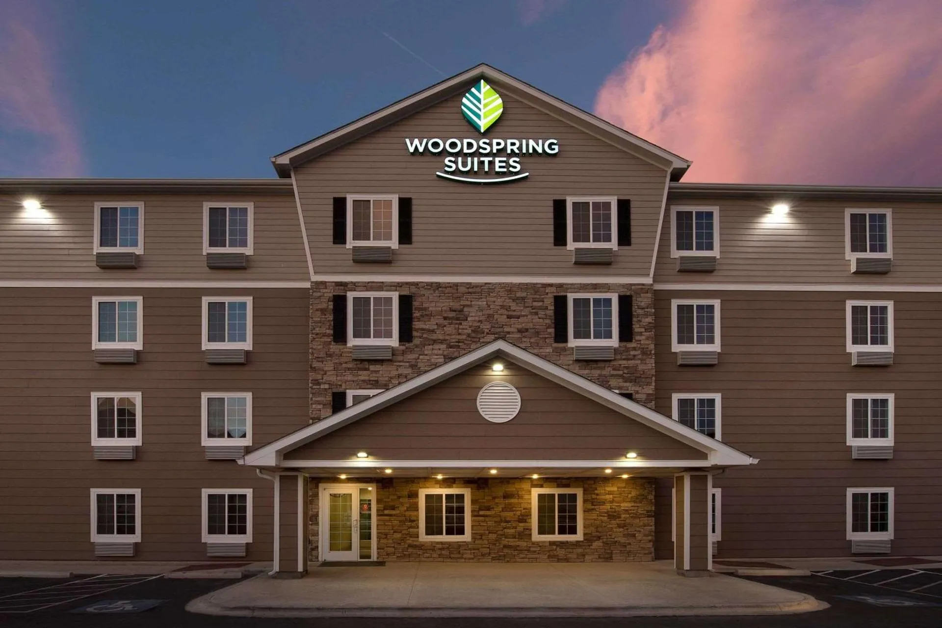 Dog Friendly Hotel $Odessa - $WoodSpring Suites Odessa