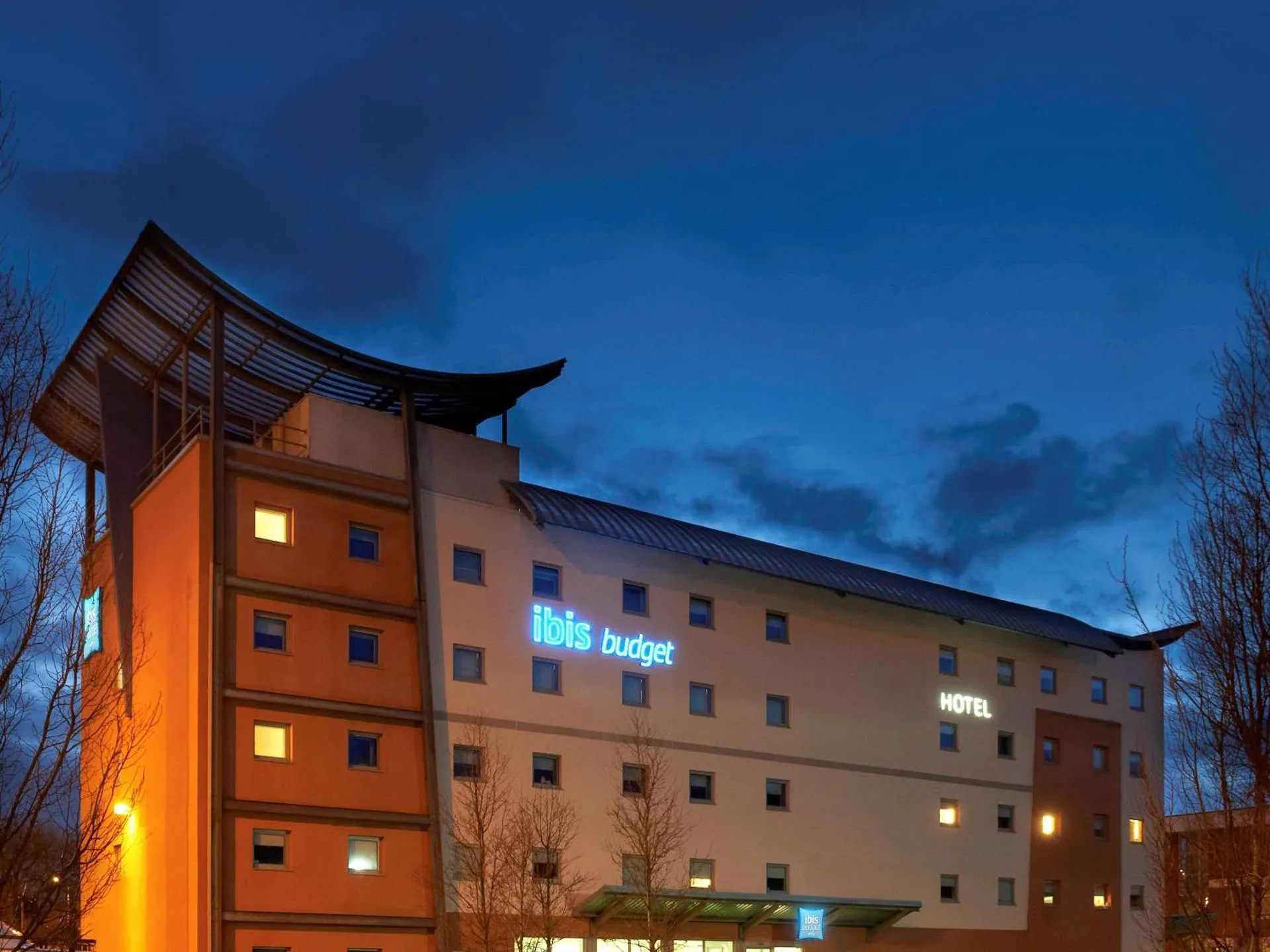 Dog Friendly Hotel $Newport - $ibis budget Newport